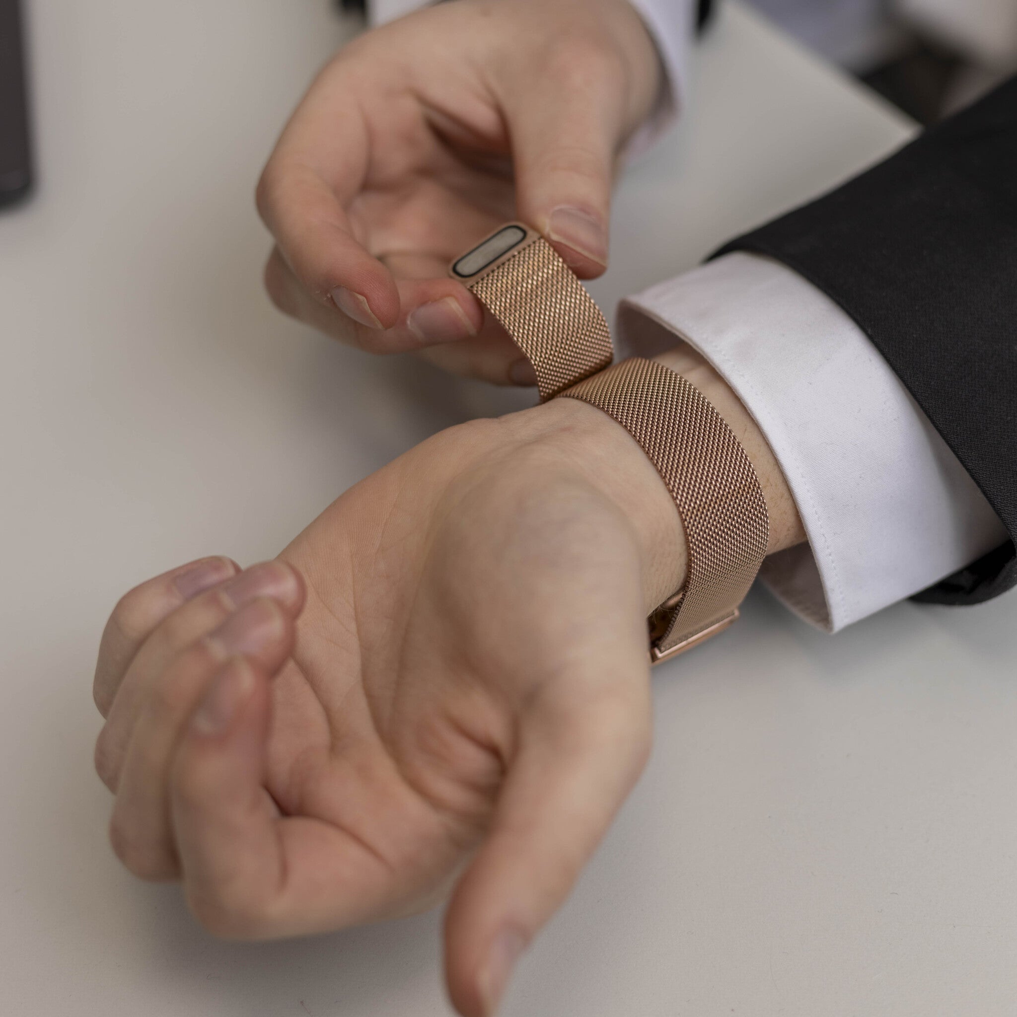 Garmin Descent G1 Milanese Strap (Rose Gold)