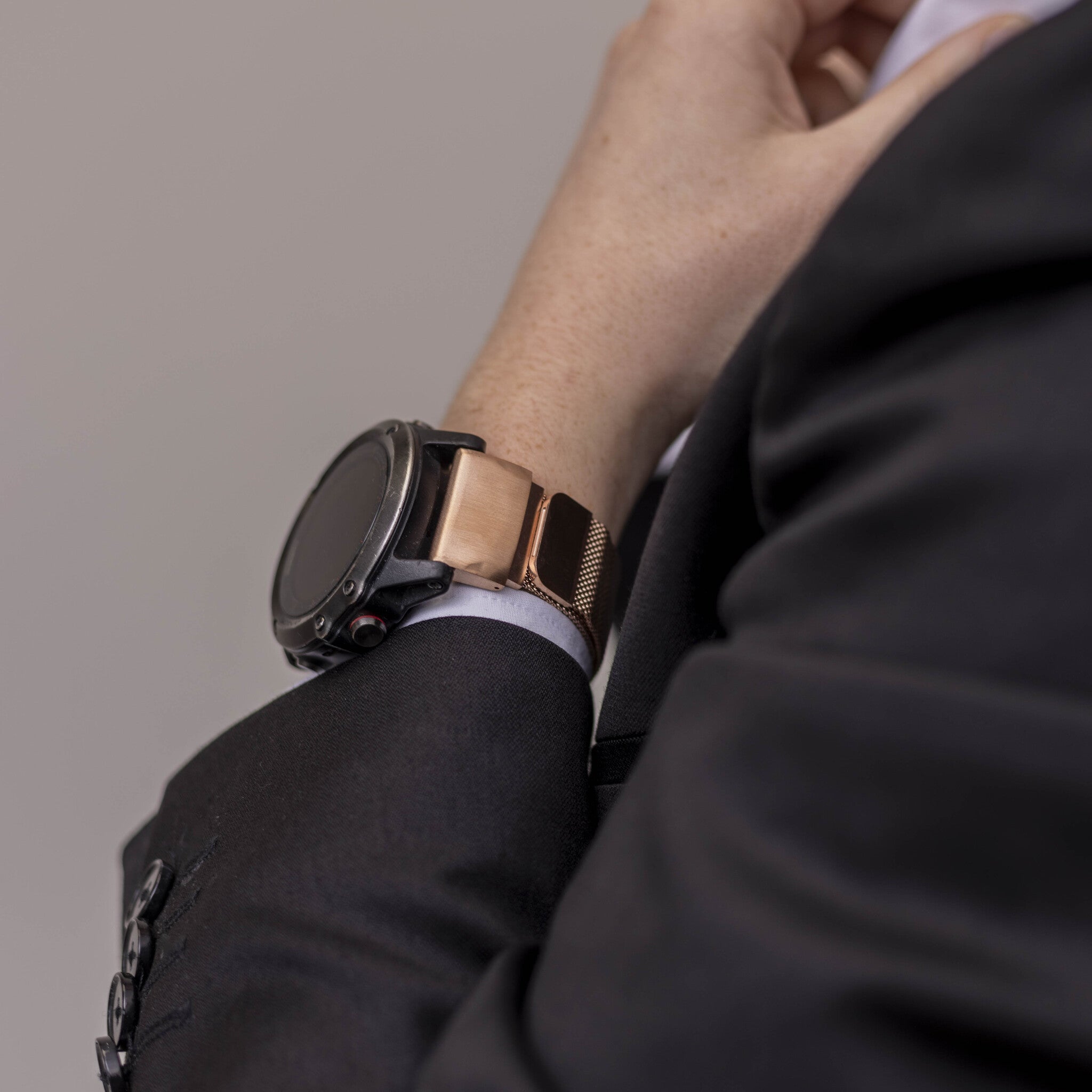 Garmin Descent G1 Milanese Strap (Rose Gold)