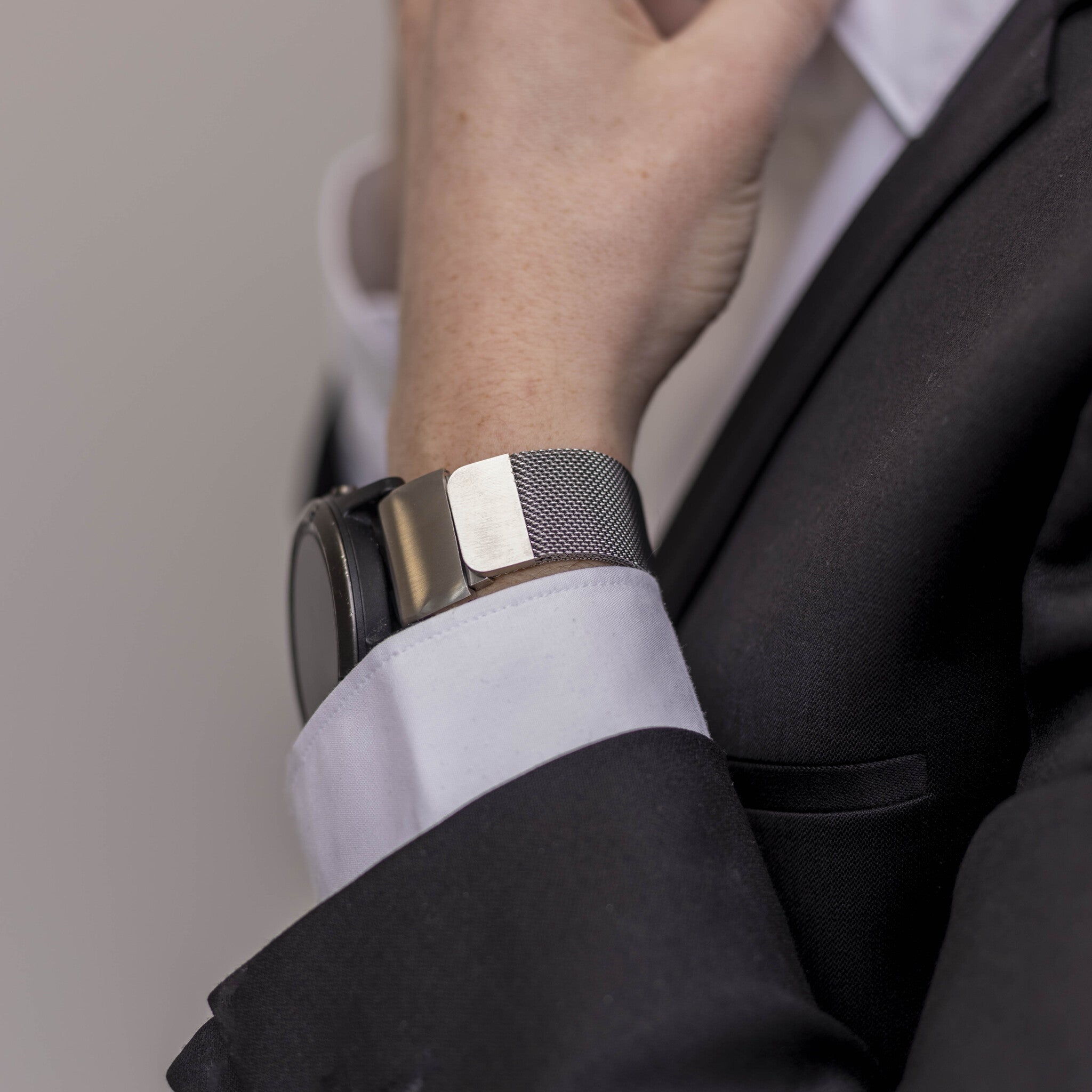 Garmin Descent G1 Milanese Strap (Silver)