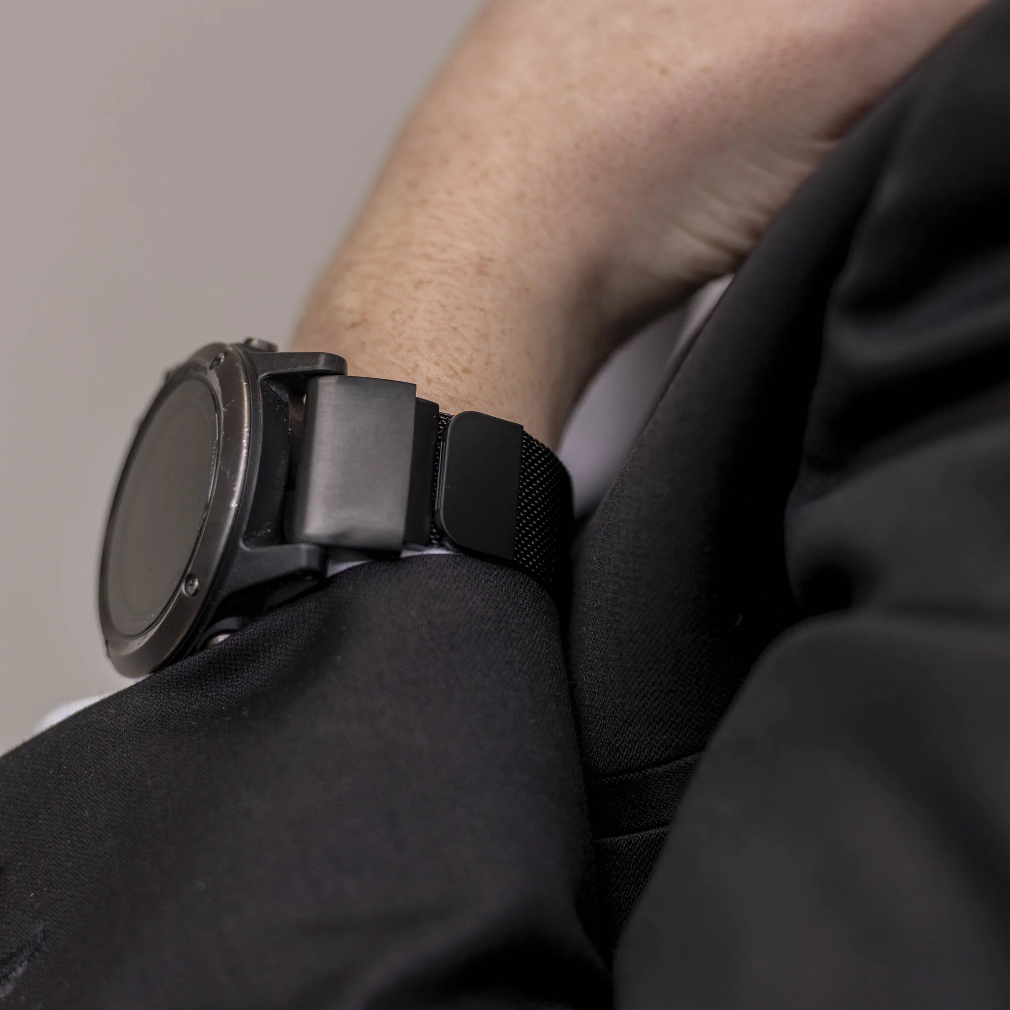 Garmin Fenix 8 - 47mm Milanese Strap (Black)