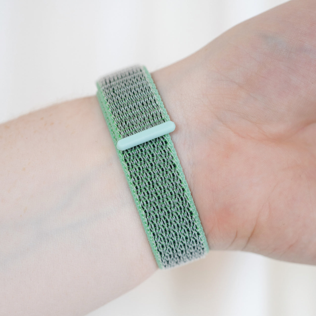 Fitbit Charge 5 Nylonarmband (Minze)