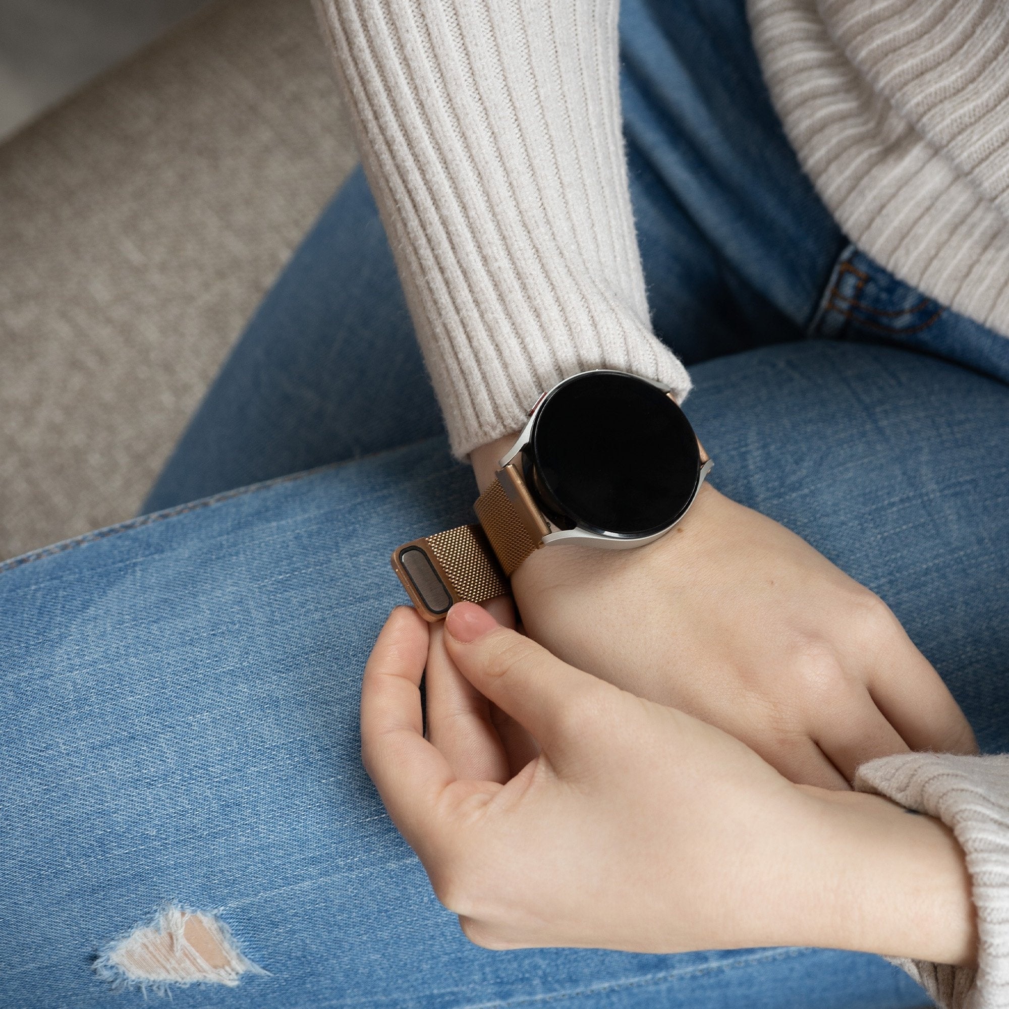 Garmin Venu Milanese Strap (Rose Gold)