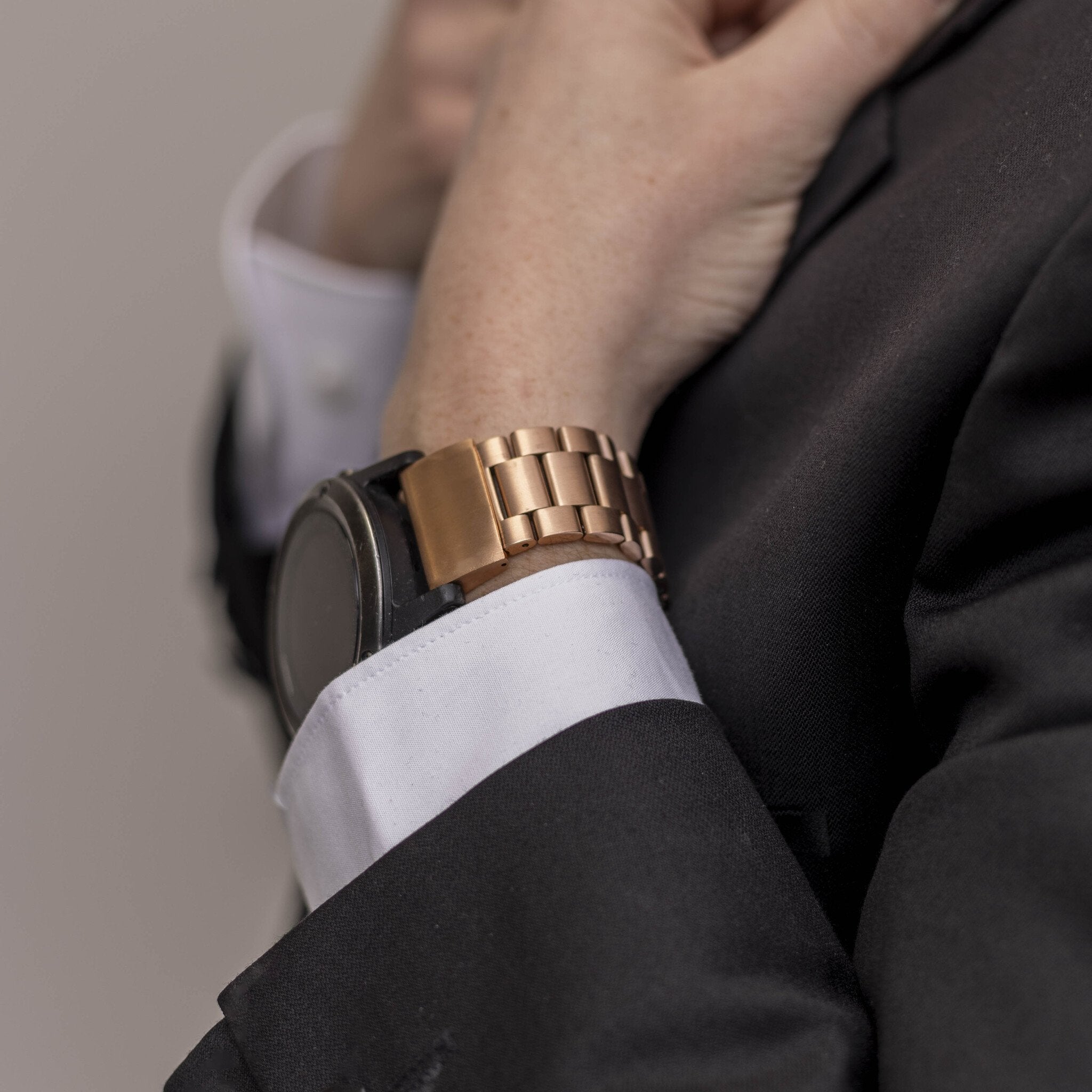 Garmin Forerunner 965 Stahlarmband (Roségold)