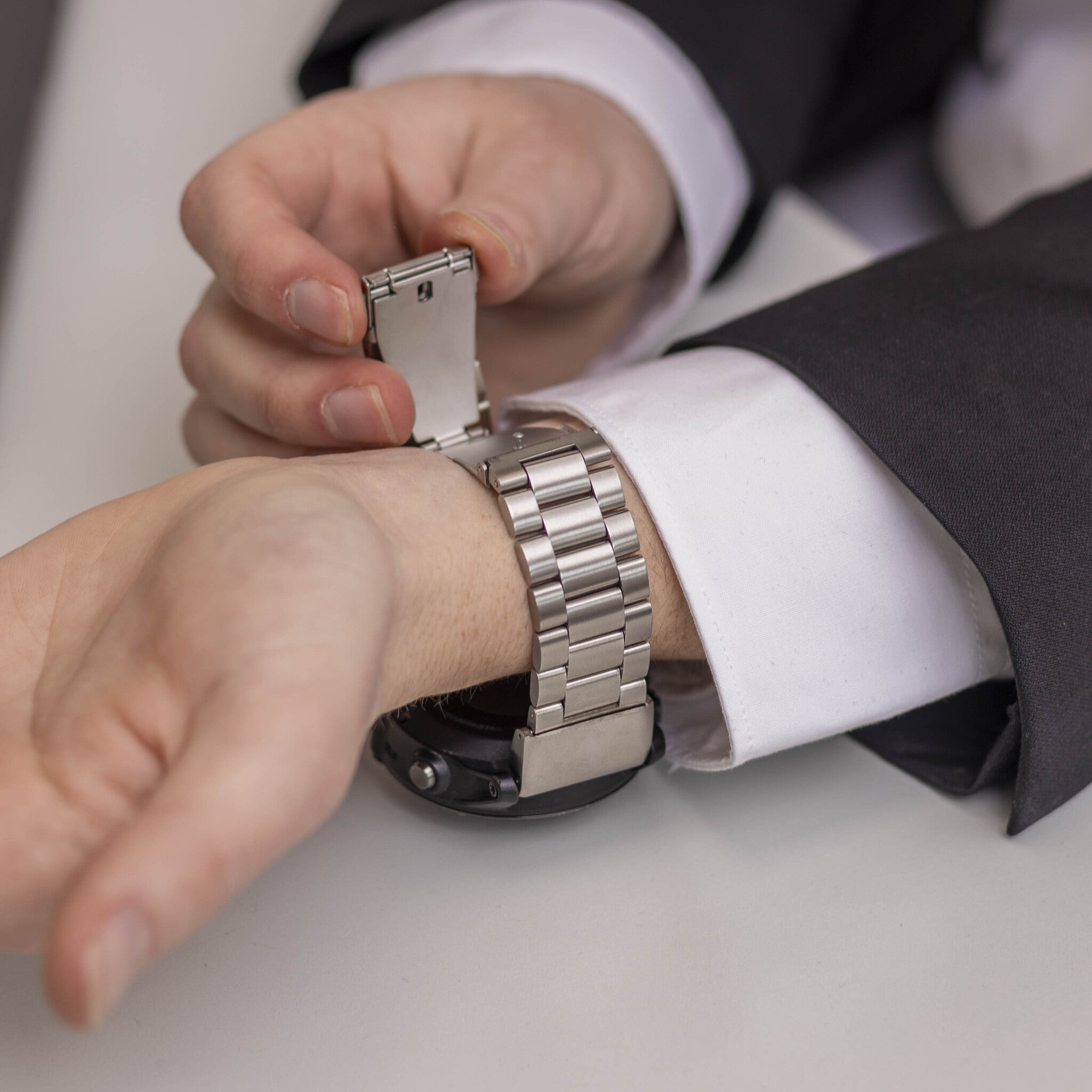 Garmin Forerunner 965 Steel Strap (Silver)