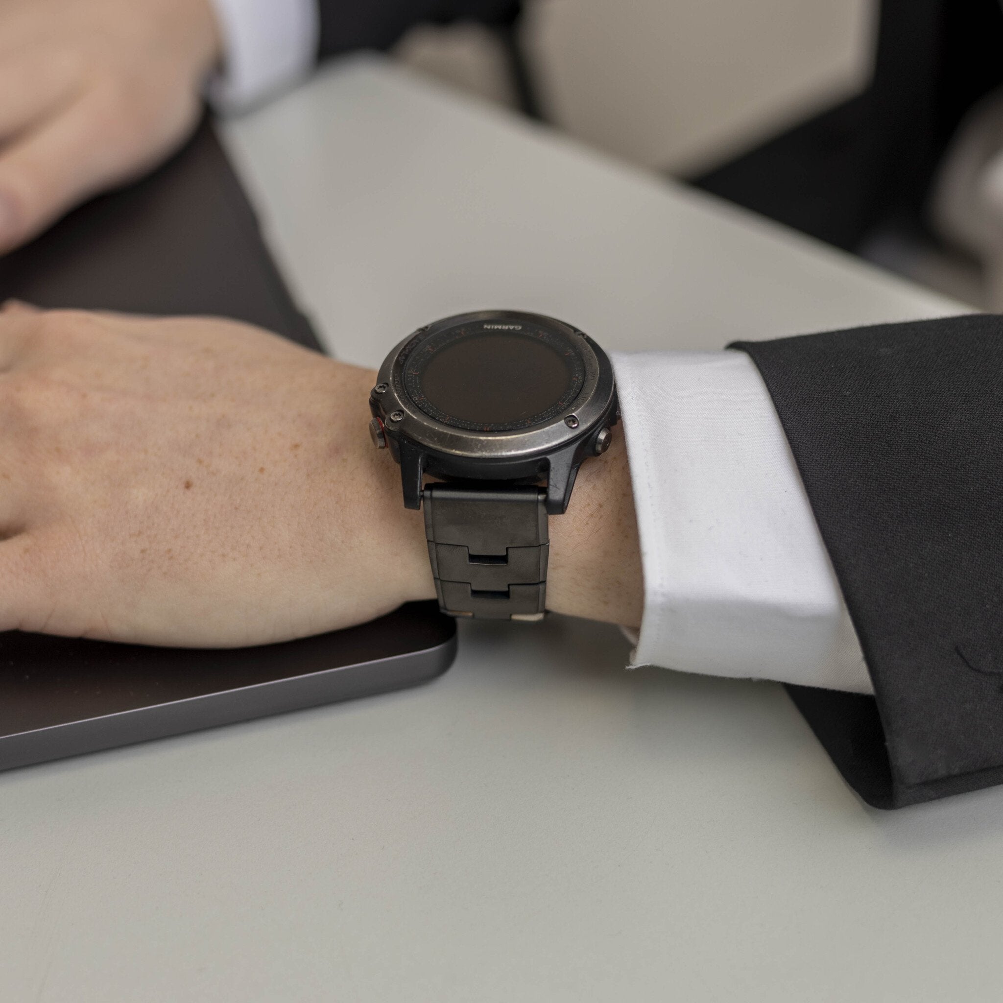 Garmin Instinct 3 - 45mm Titanarmband (Graphit)