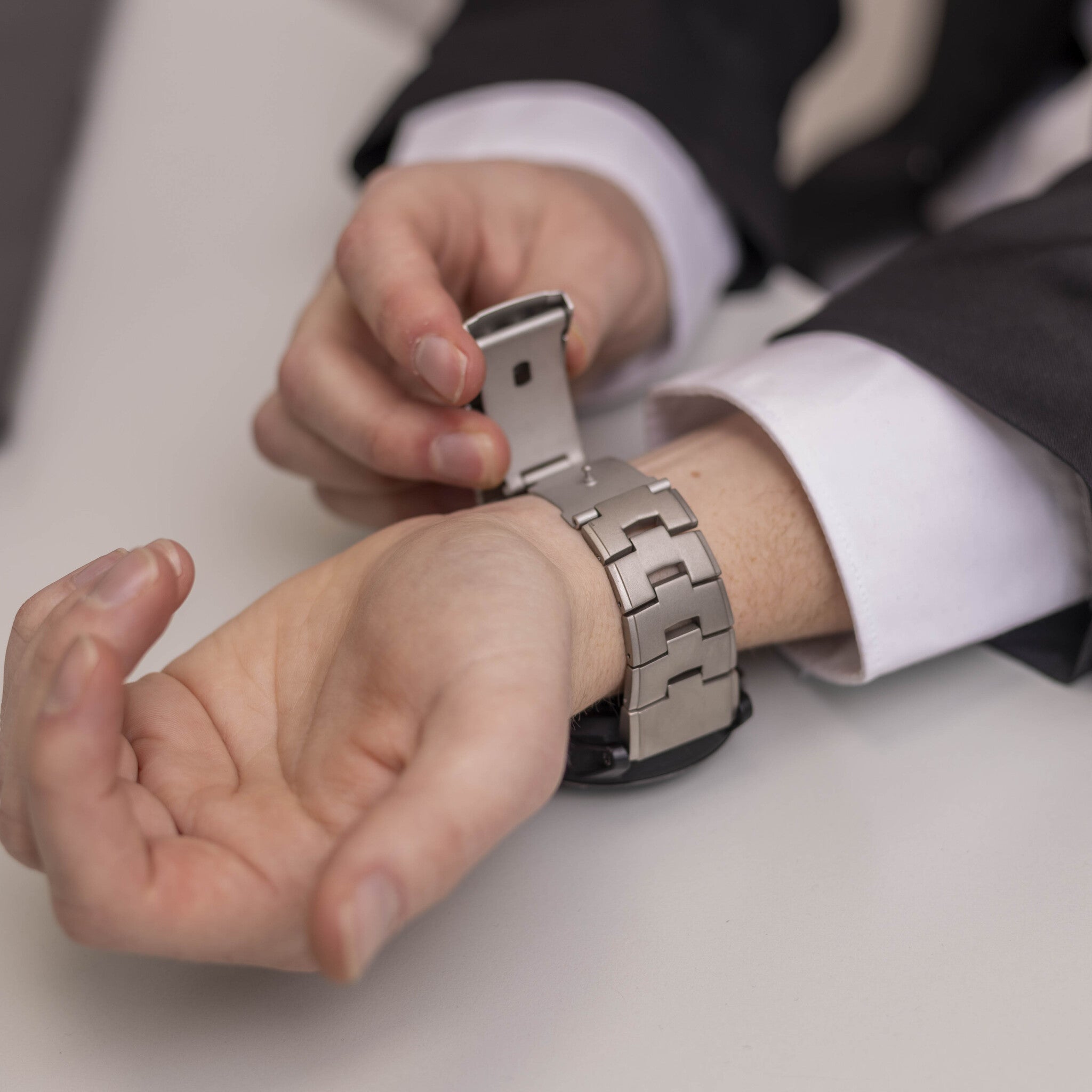 Garmin Quatix 8 - 51mm Titanium Strap (Titanium)