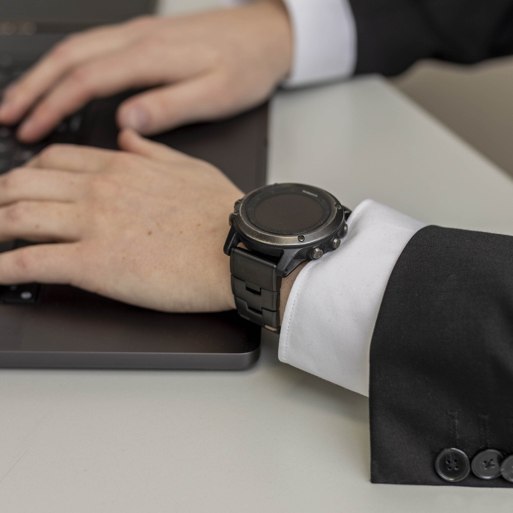 Garmin Quatix 5 / 6 / 7 Titanarmband (Schwarz)