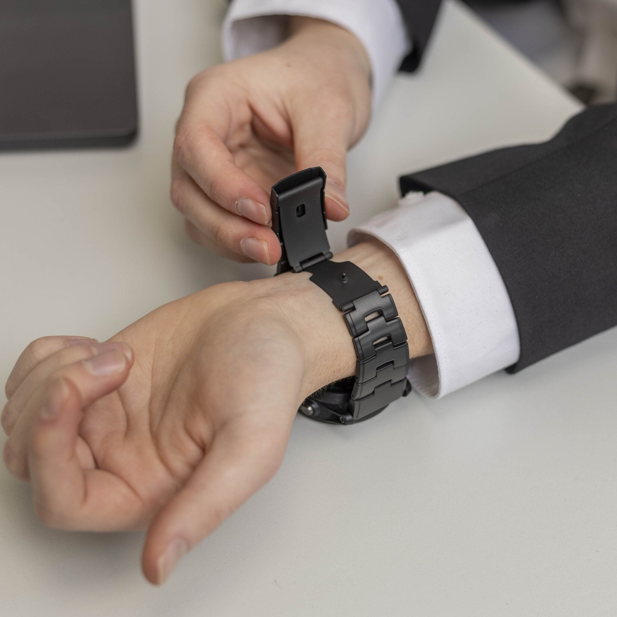 Garmin Fenix E Titanarmband (Schwarz)