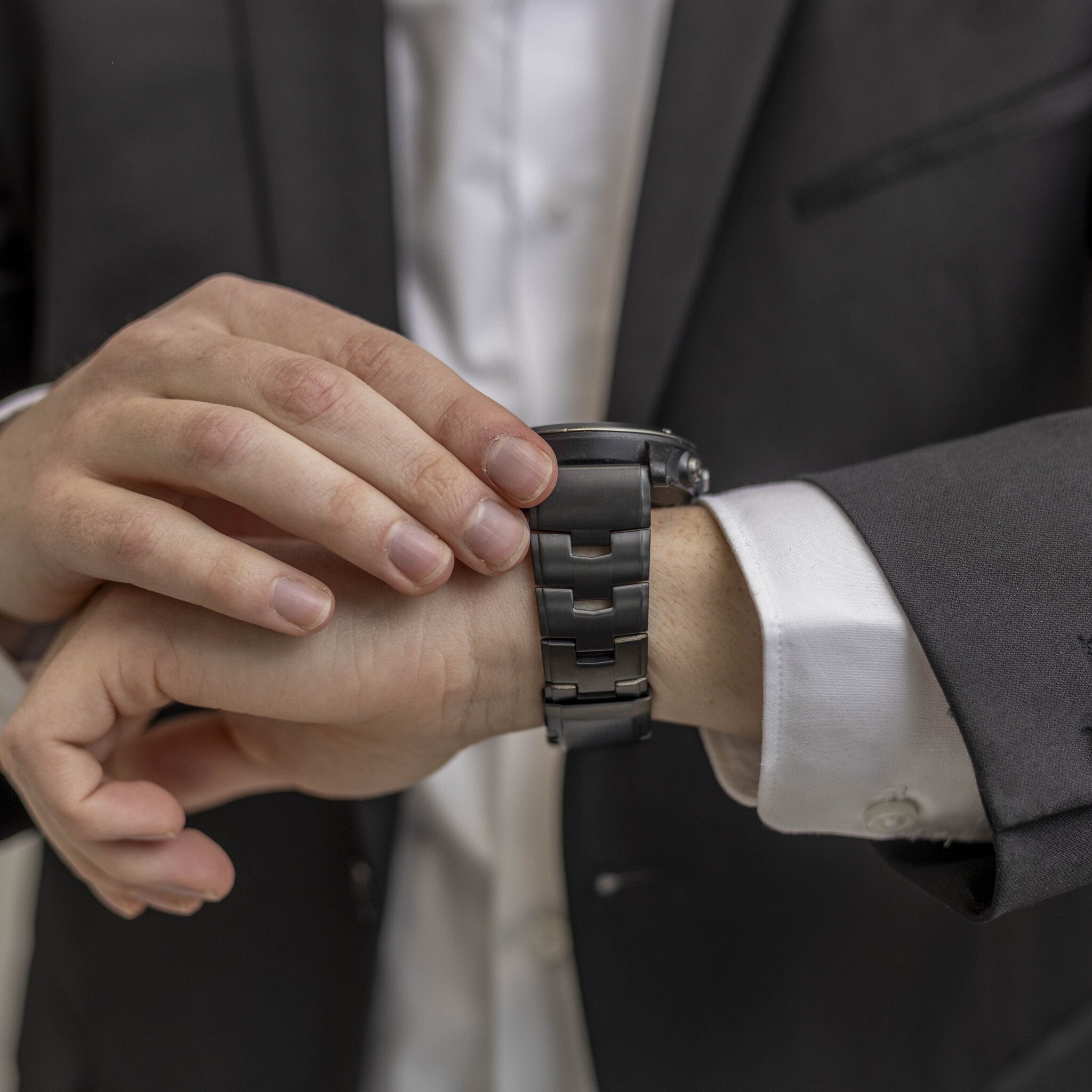 Garmin Descent G1 Titanium Strap (Black)