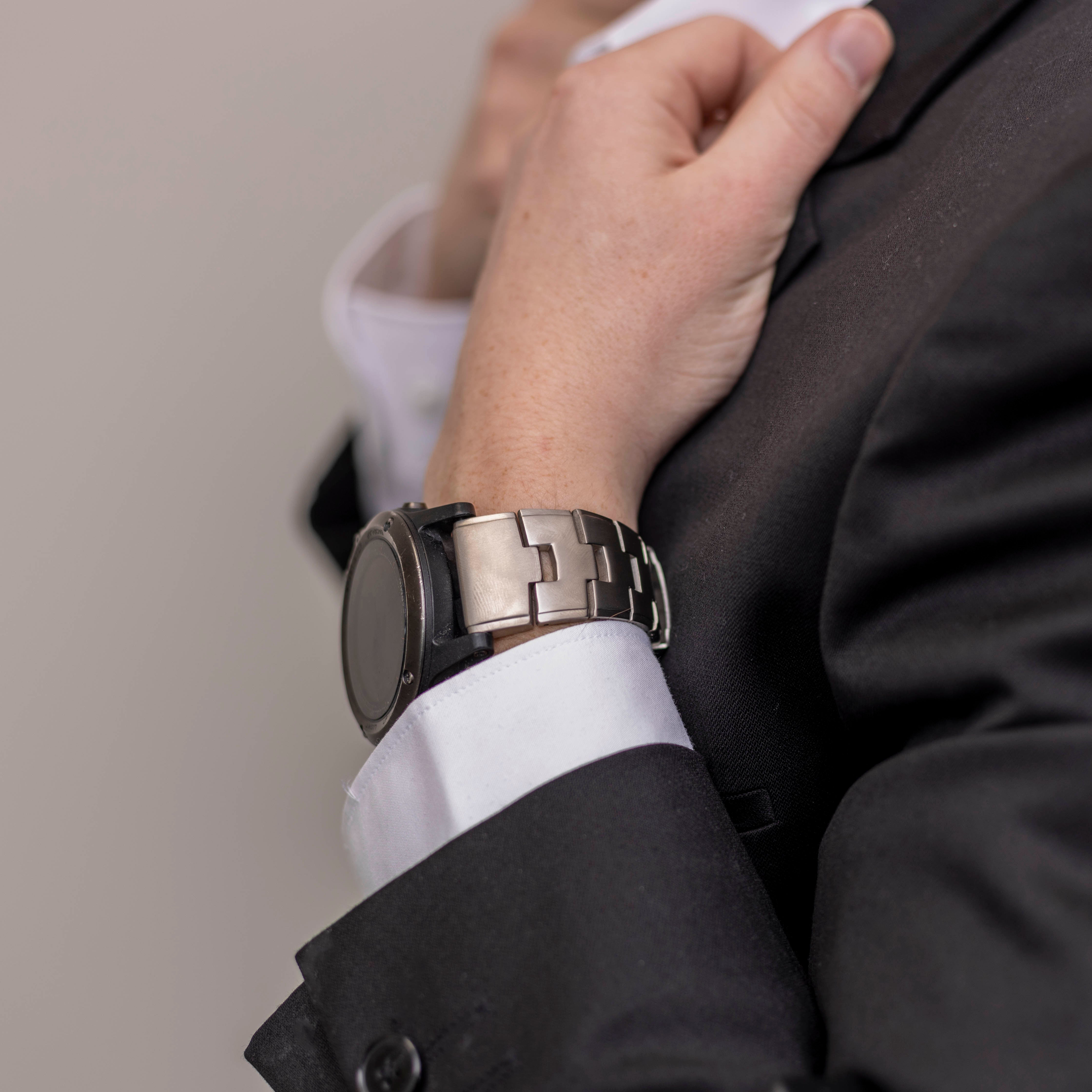 Garmin Fenix 8 - 51mm Titanium Strap (Silver)