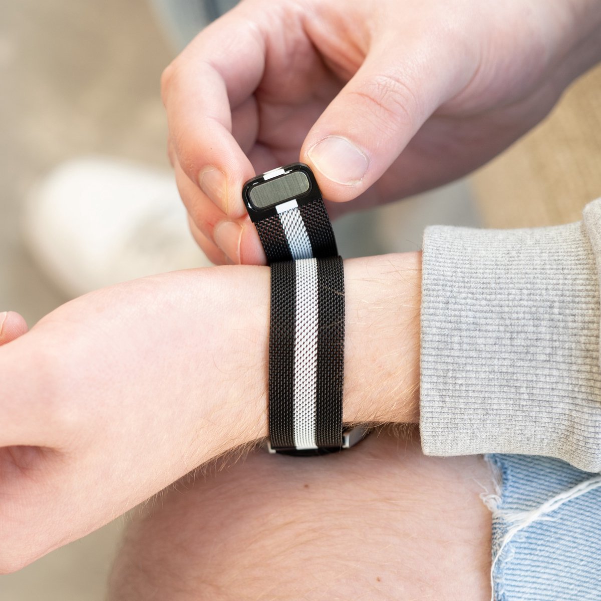 Samsung Galaxy Watch 6 - 40mm Milanese Strap (Black/White)