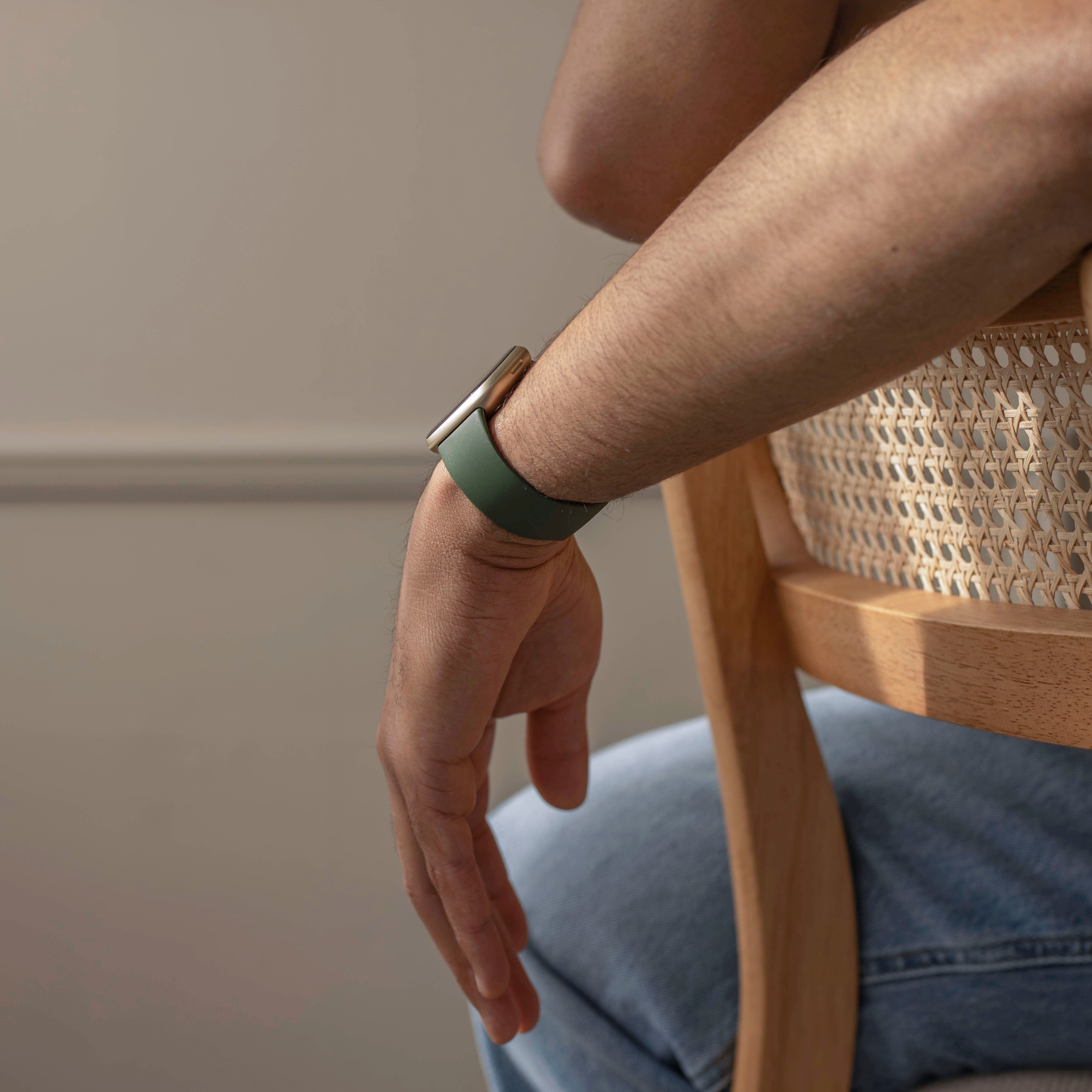 Correa silicona clásica Fitbit Sense (verde oscuro)