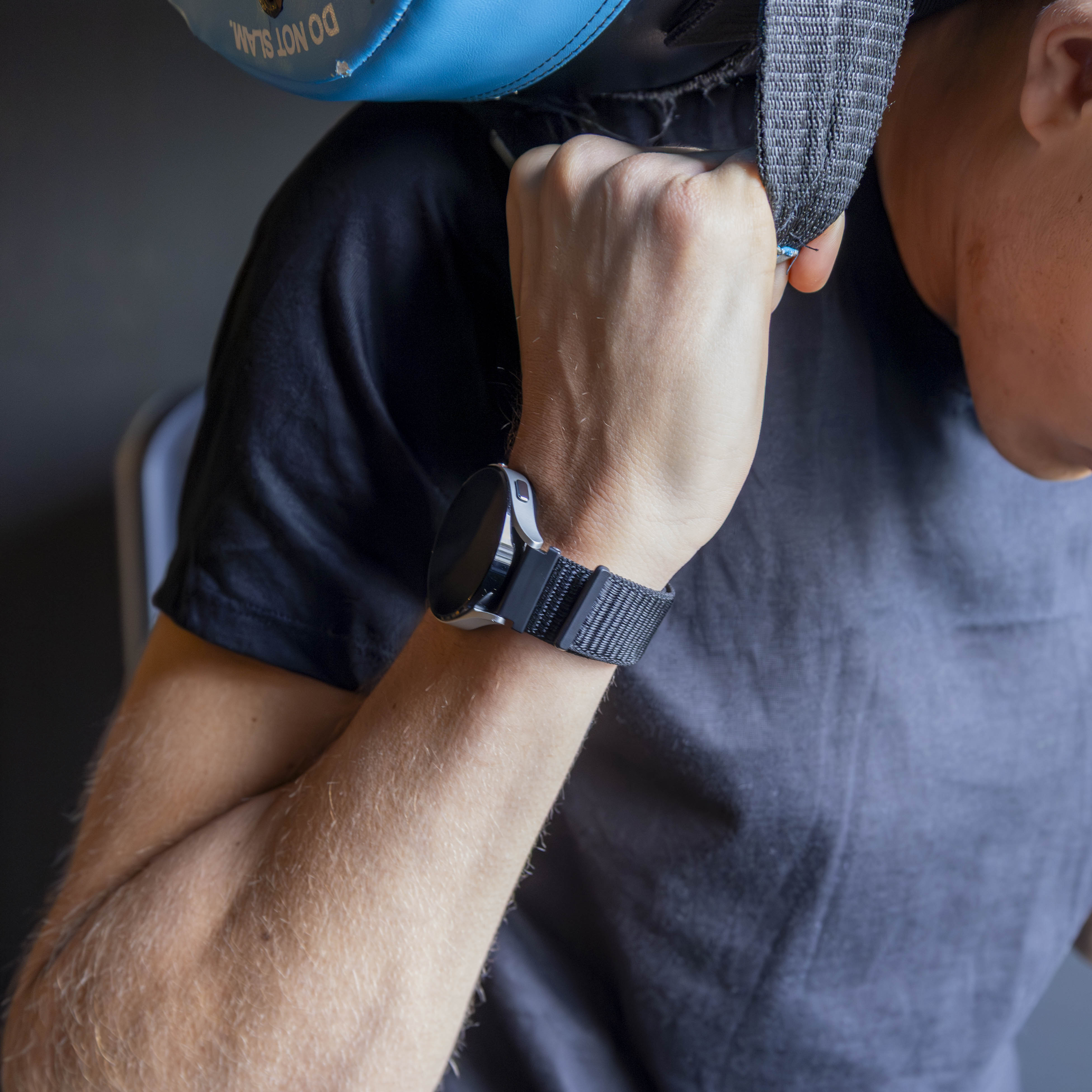 Bandz Samsung Galaxy Watch 5 44mm Nylon Loop-Armband (Schwarz)