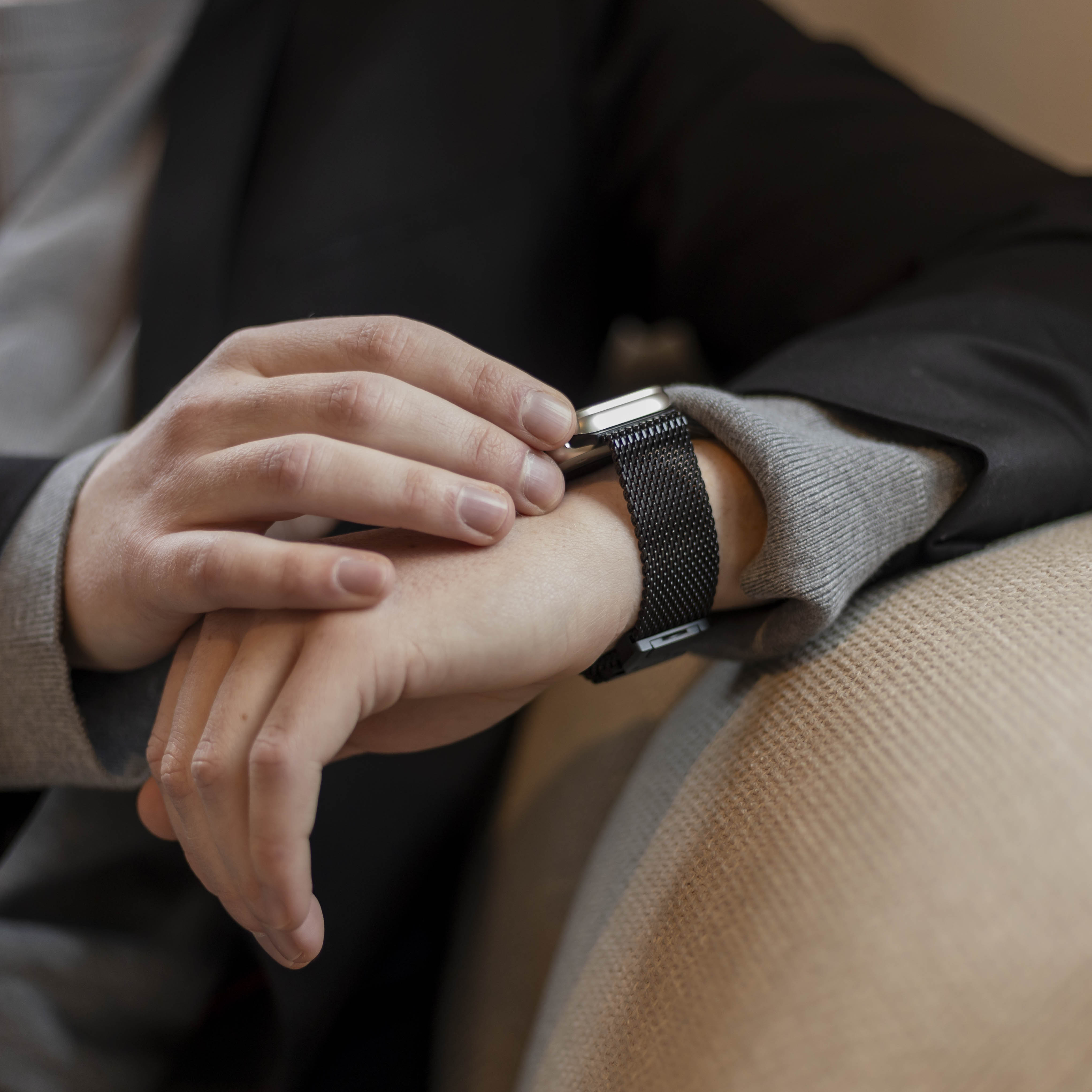 Bandz Correa Milanesa Loop con P-buckle Apple Watch (negra)