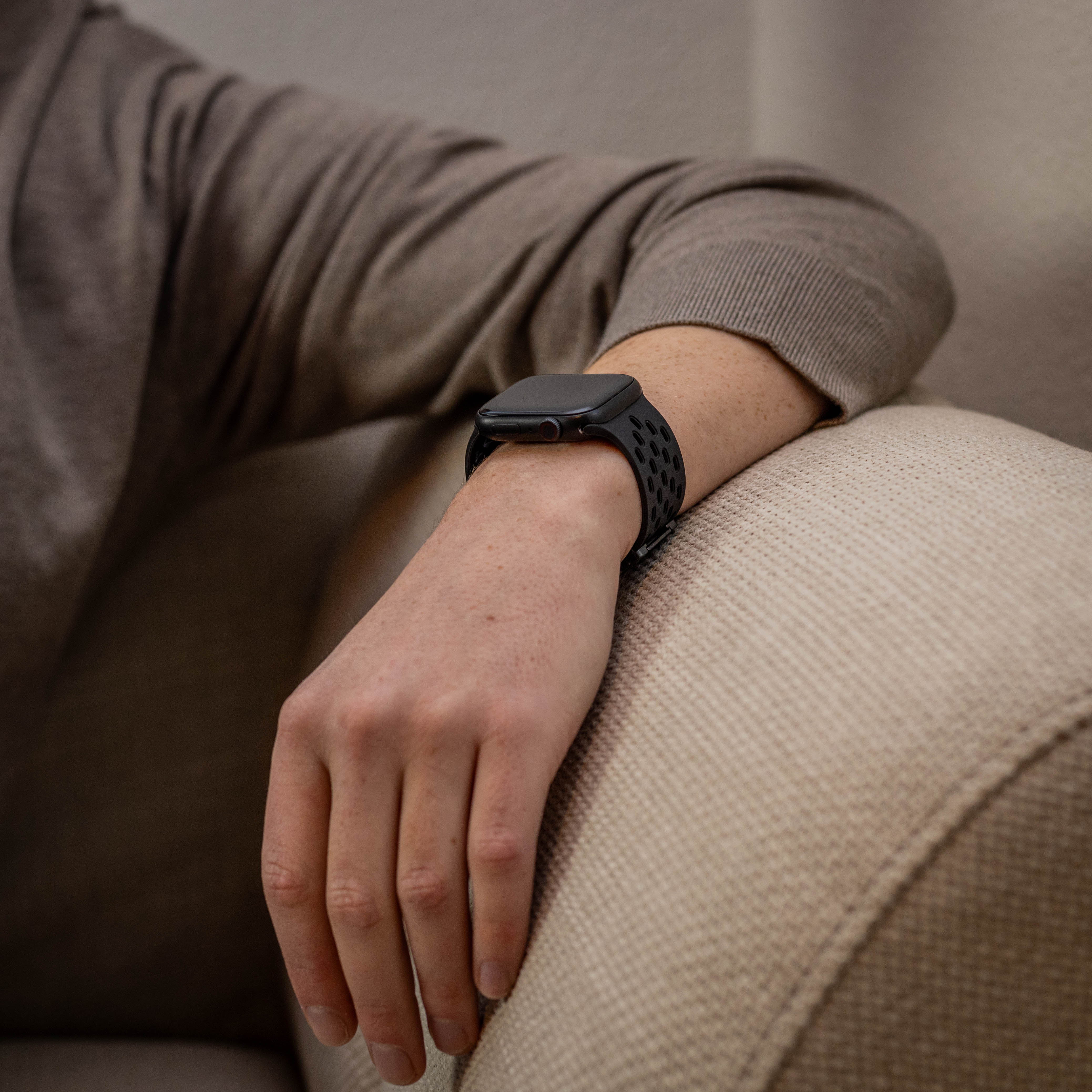 Apple Watch Silikonarmband mit P-Schnalle (Schwarz)