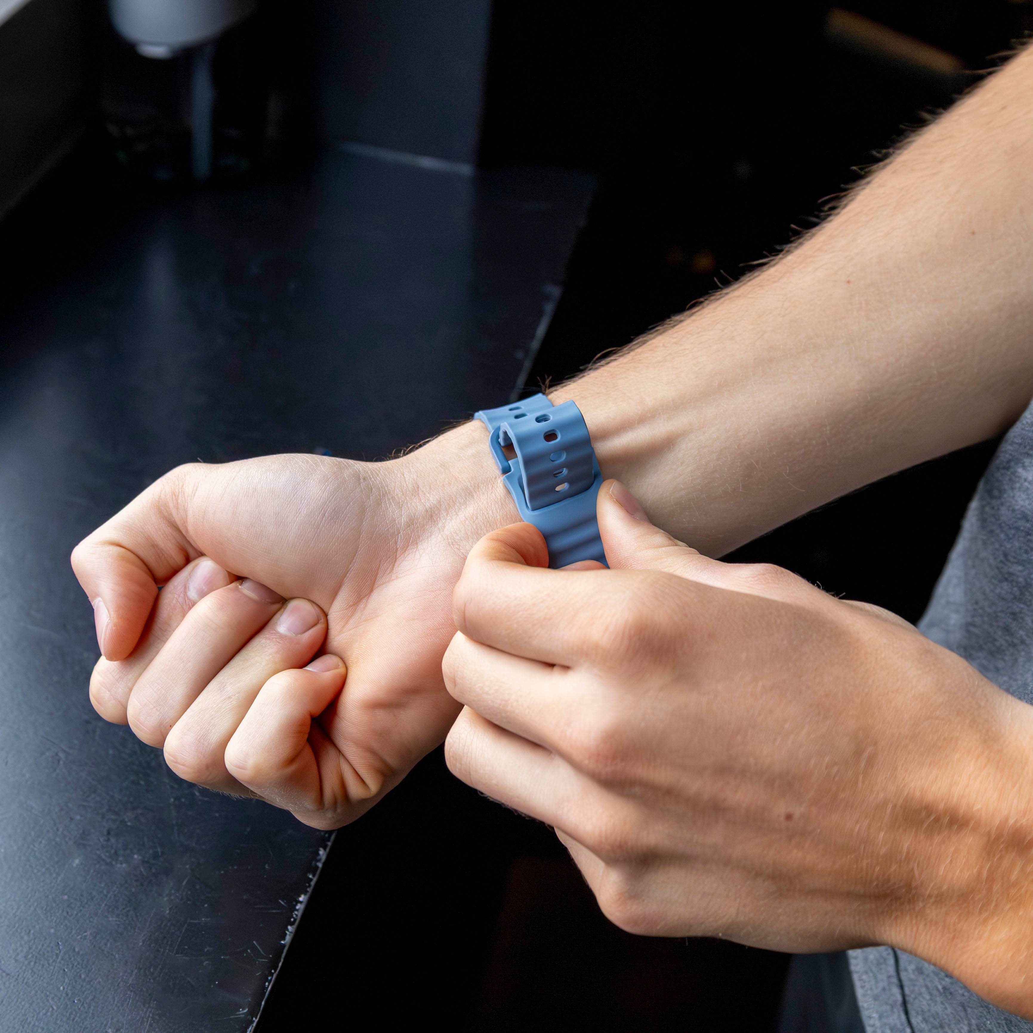 Samsung Galaxy Watch 4 40mm mit wellenförmigem Armband (Grau/Blau)