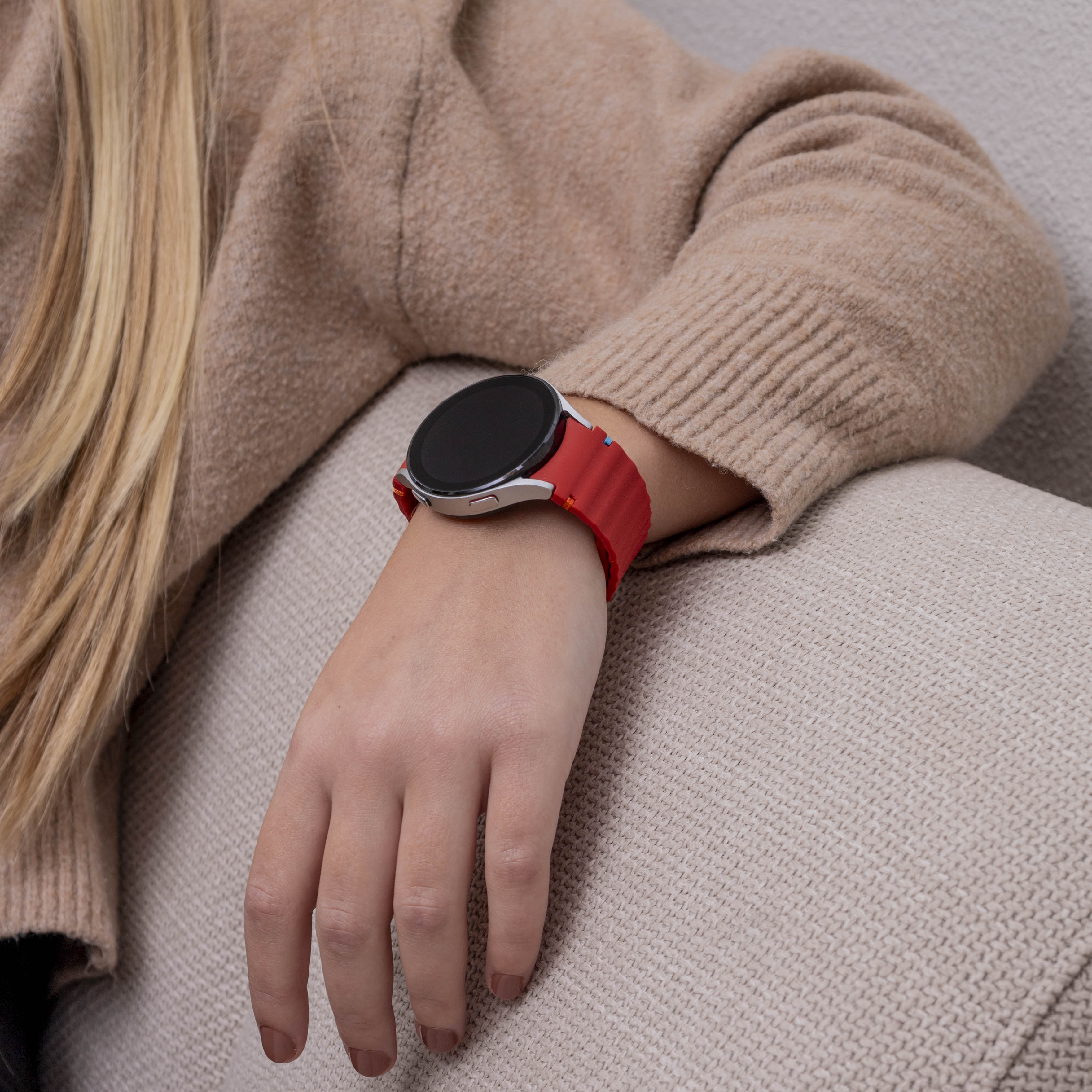 Samsung Galaxy Watch 7 44mm mit wellenförmigem Armband (Rot)