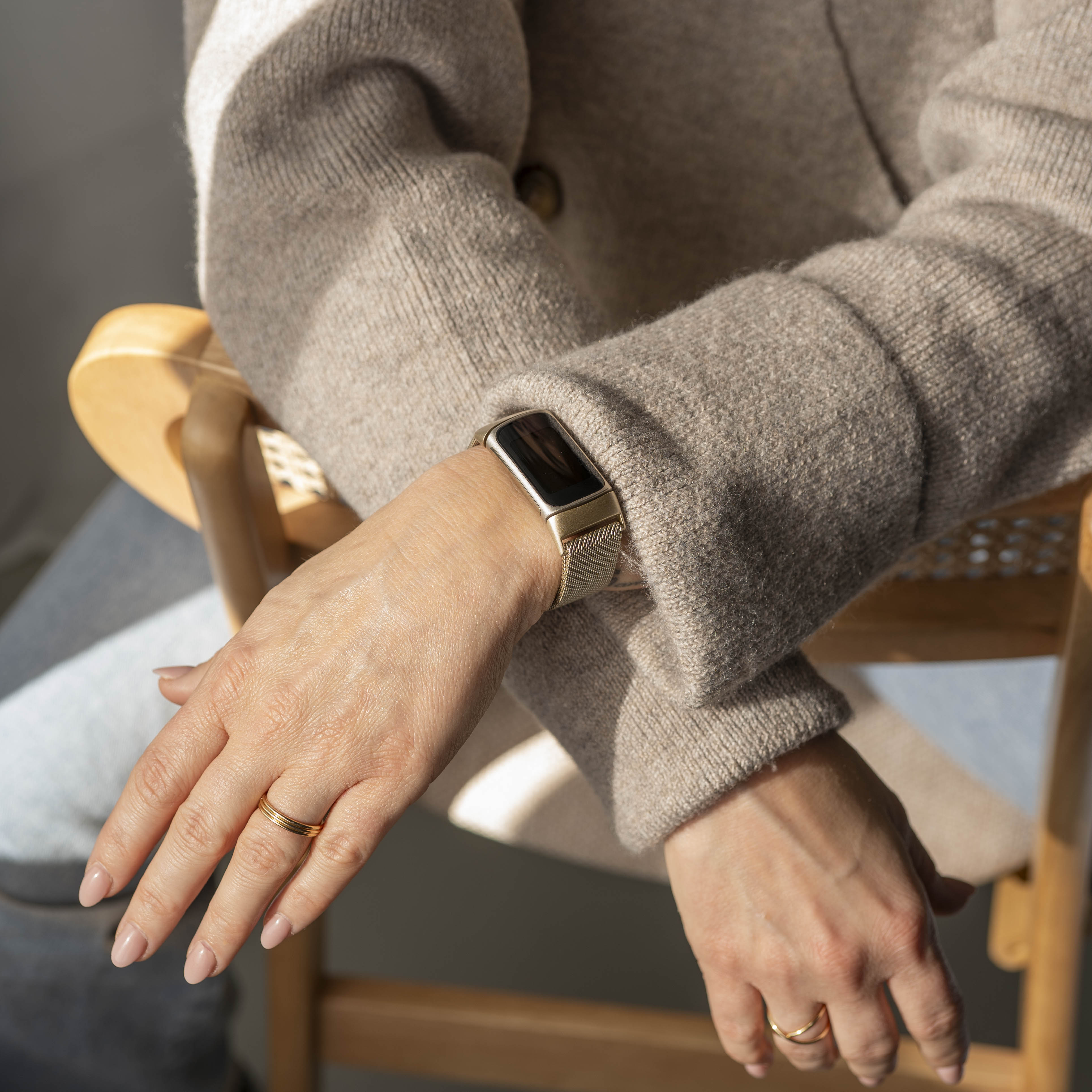 Correa milanesa Fitbit Charge 6 (champán)