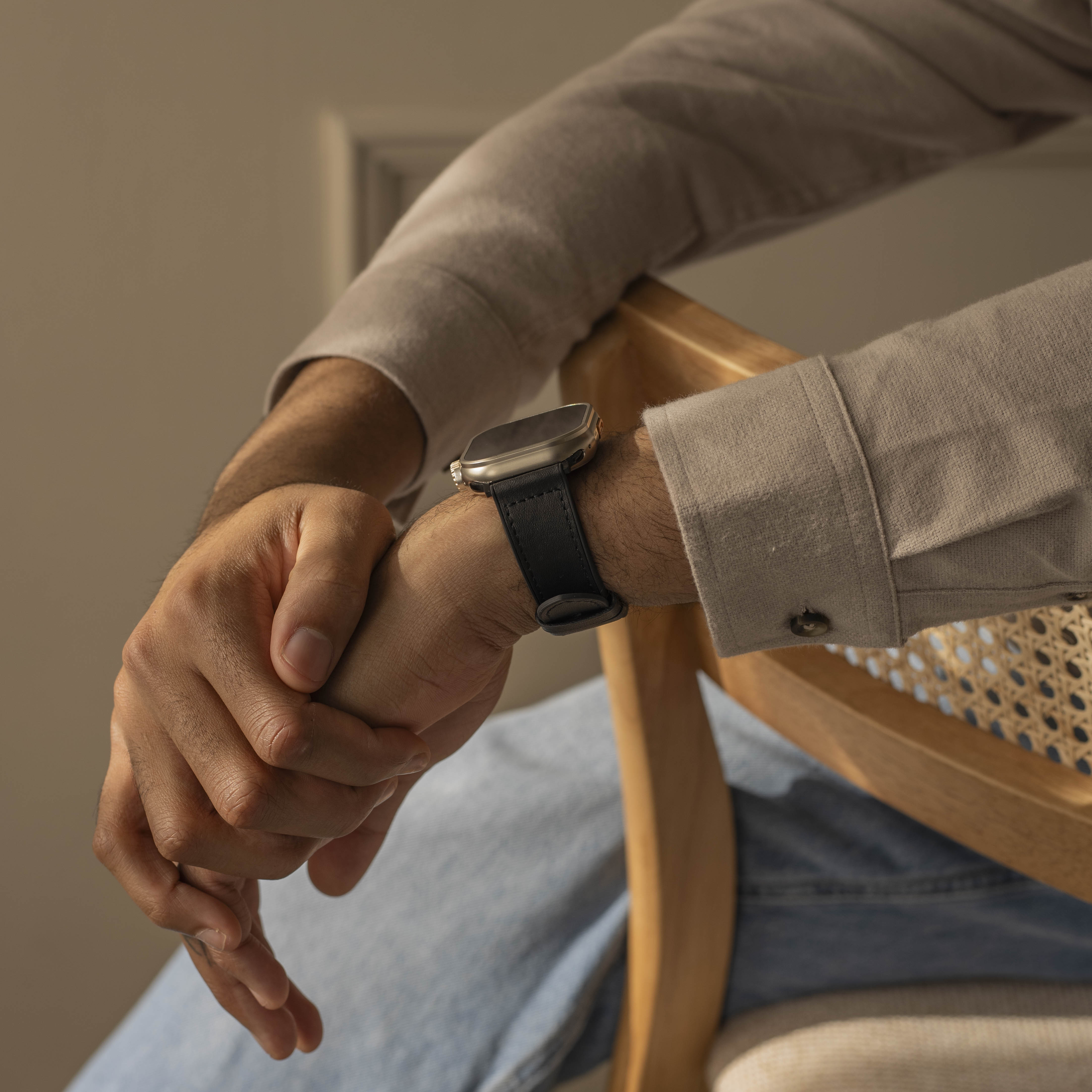 Correa cuero híbrido hebilla Apple Watch (negro)