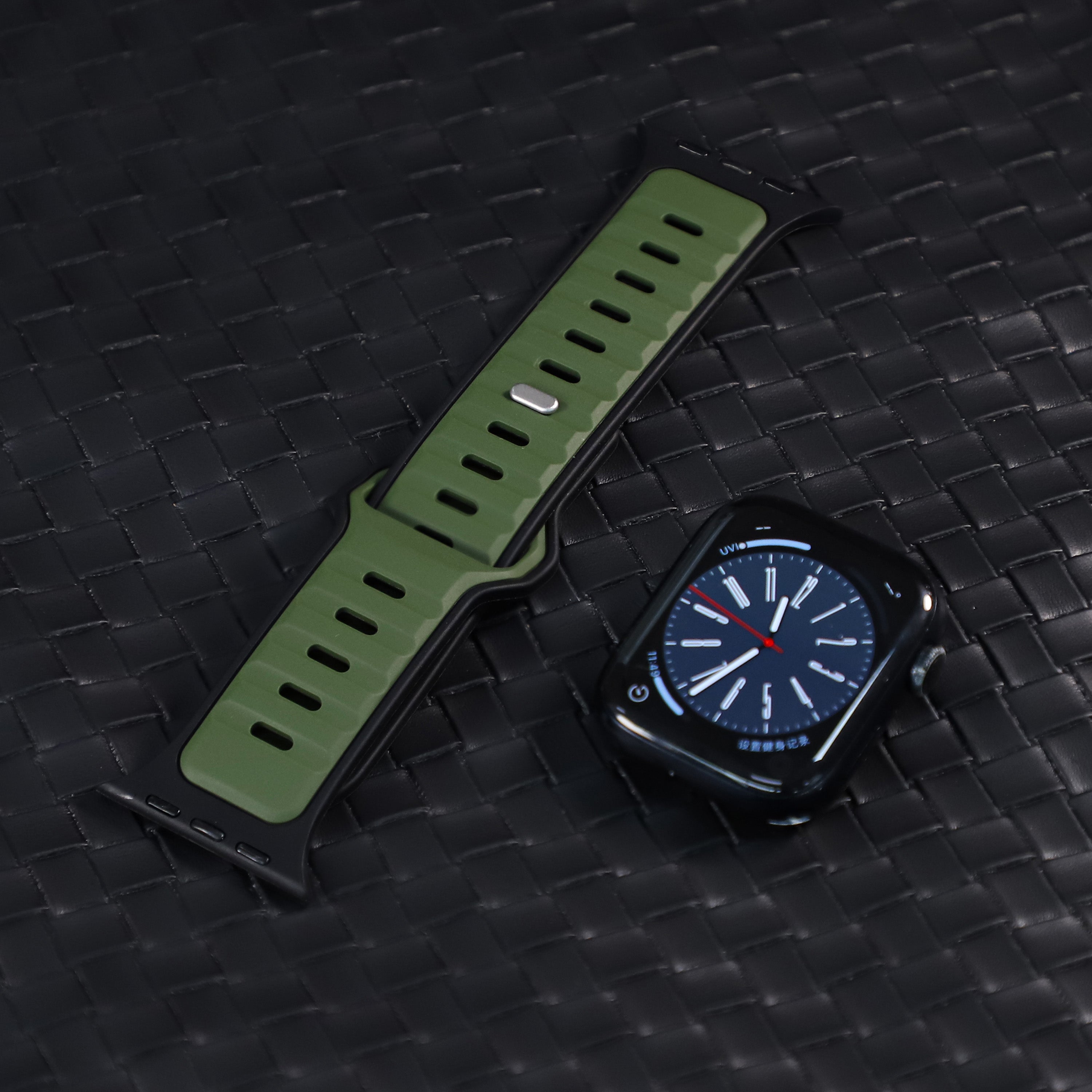 Correa de silicona premium outdoor Apple Watch (verde militar/negra)