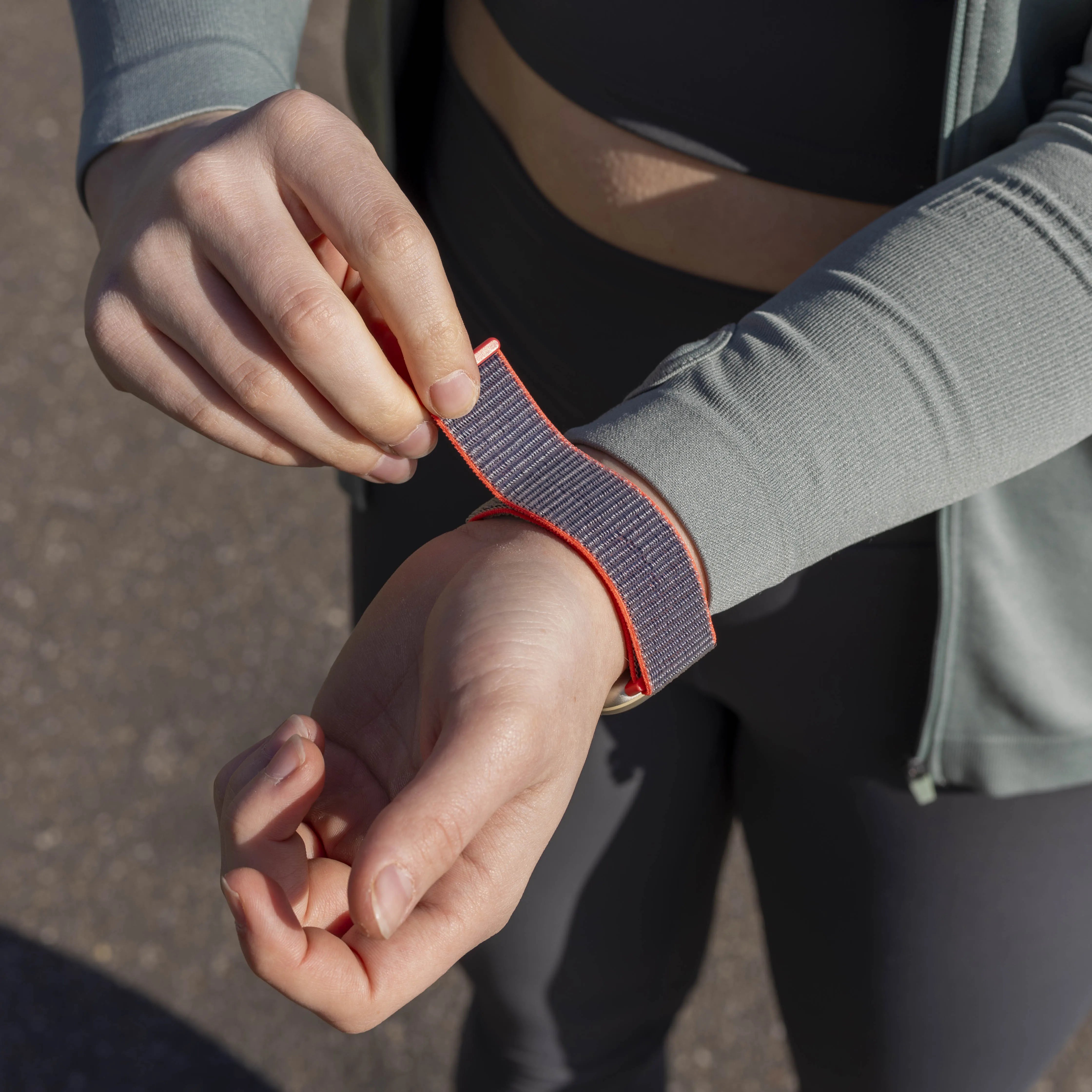Fitbit Sense nylon bandje (bright powder)
