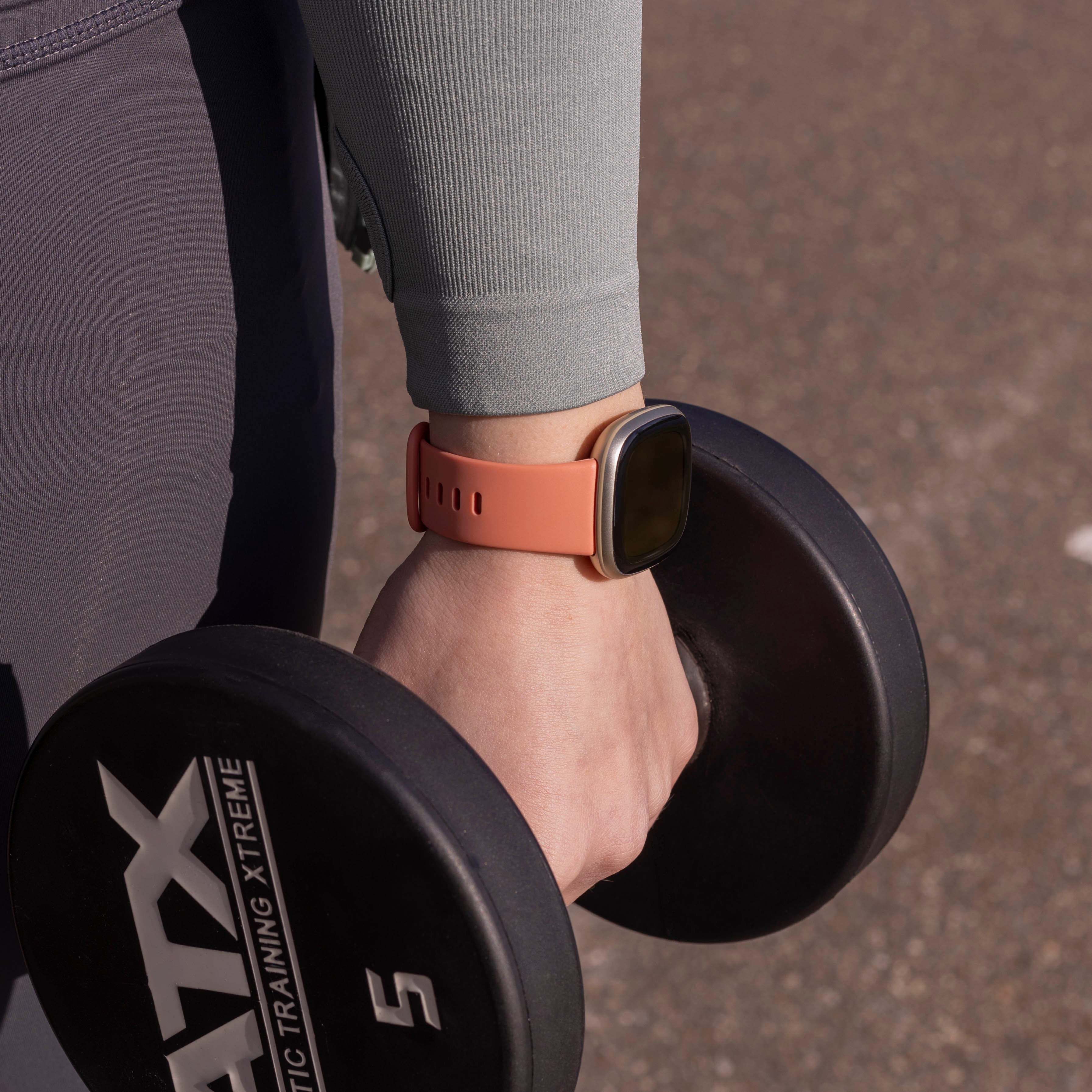 Correa silicona clásica Fitbit Versa 4 (rosa)