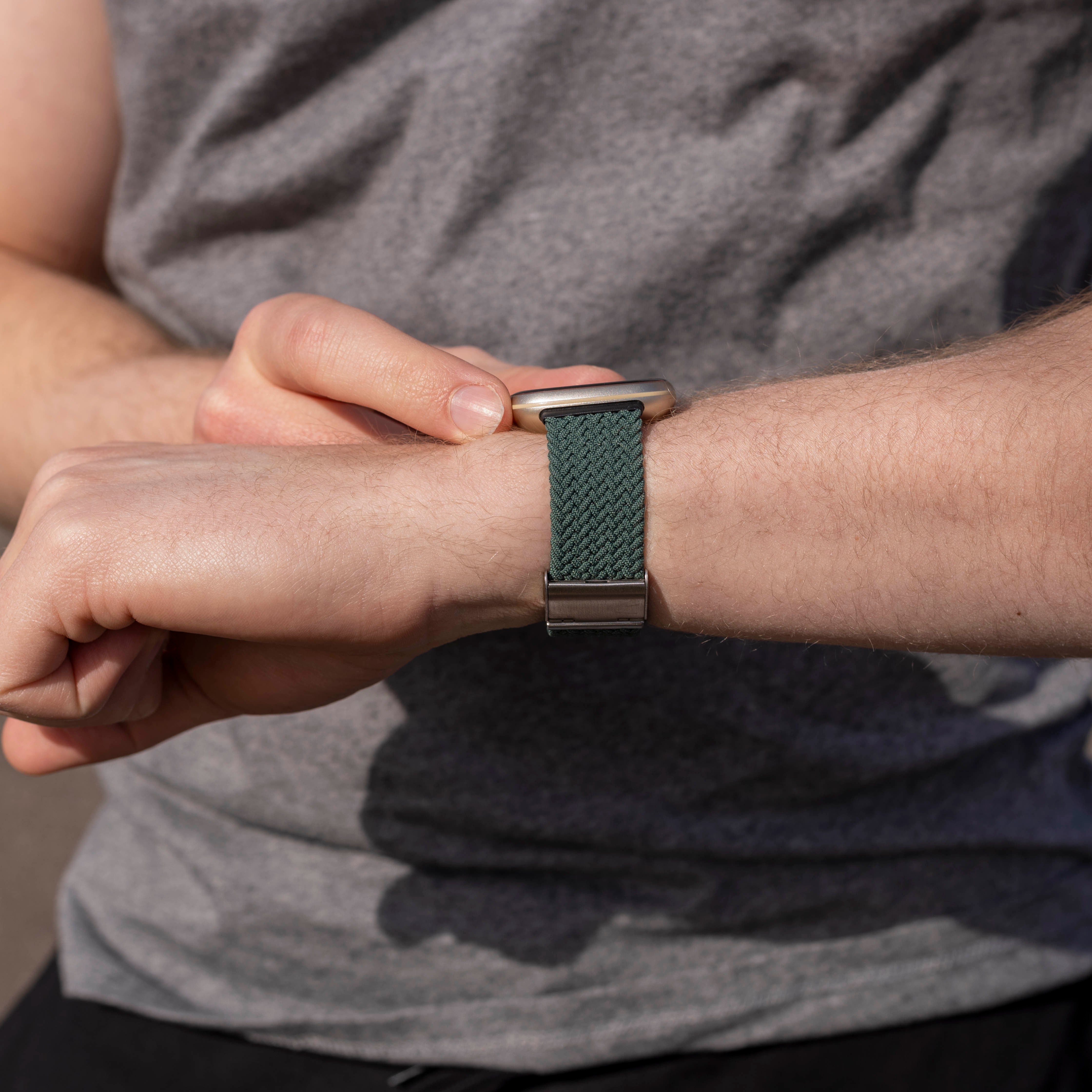 Correa trenzada ajustable Fitbit Versa 3 (verde oscuro)