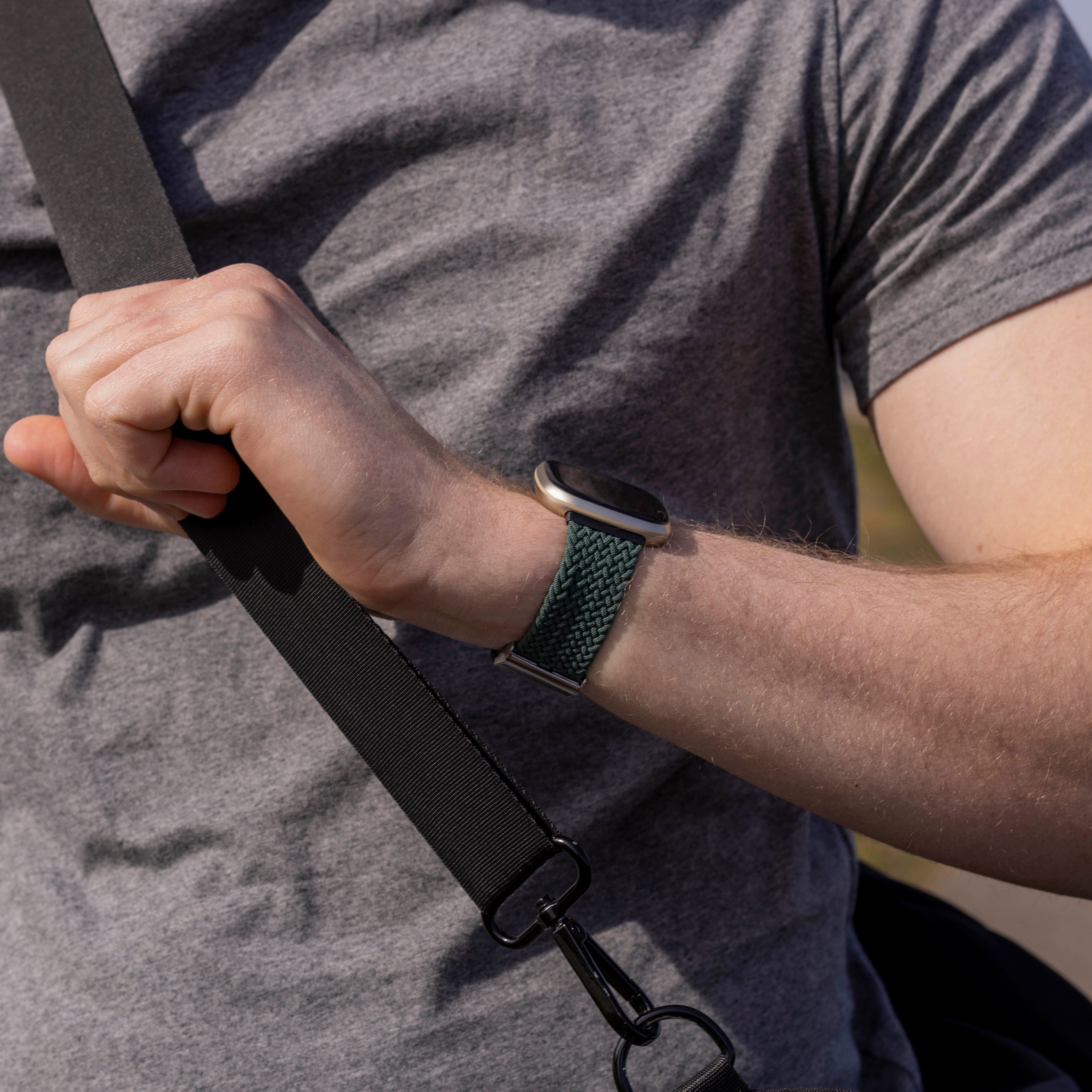 Correa trenzada ajustable Fitbit Versa 3 (verde oscuro)