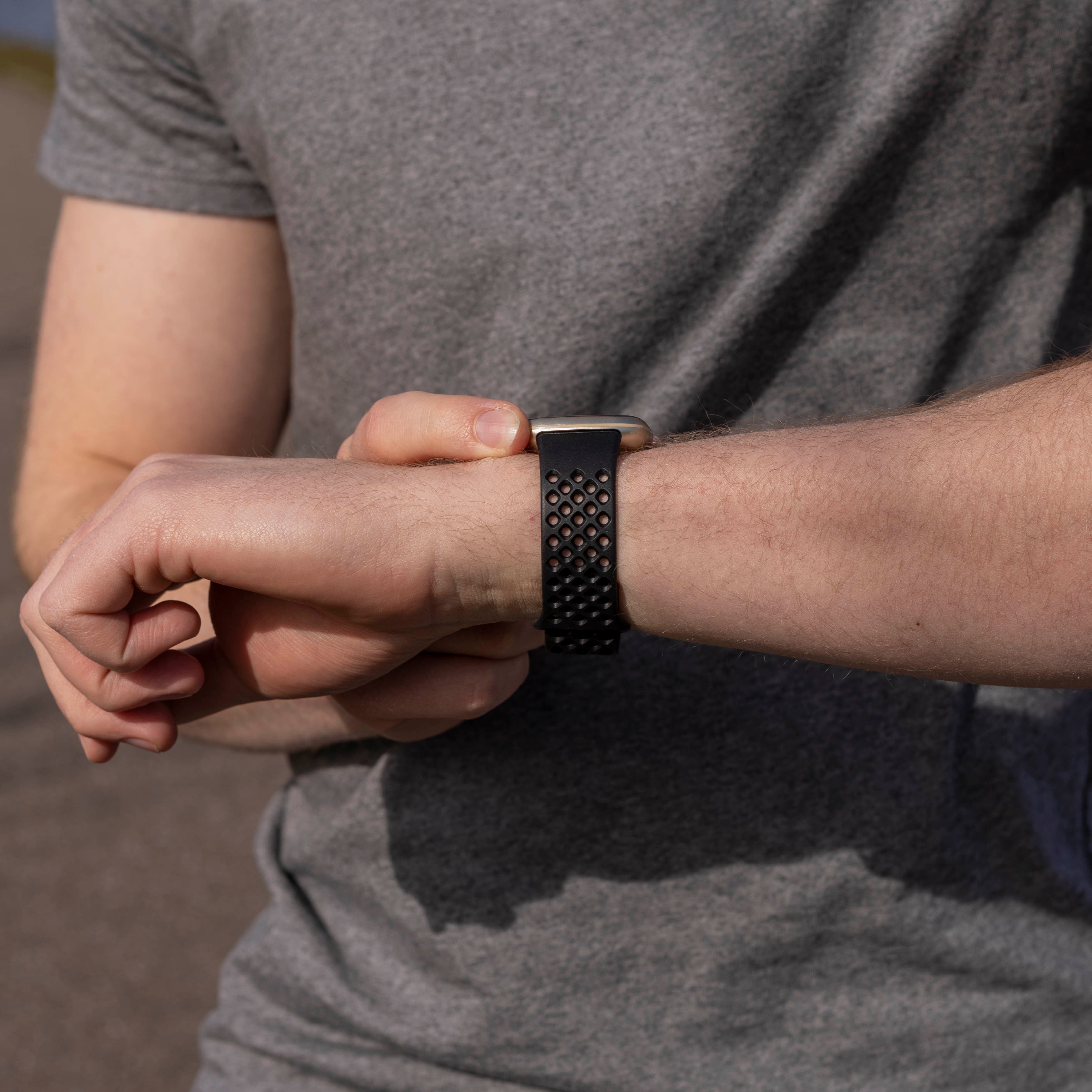 Correa silicona con agujeros Fitbit Versa 3 (negro)