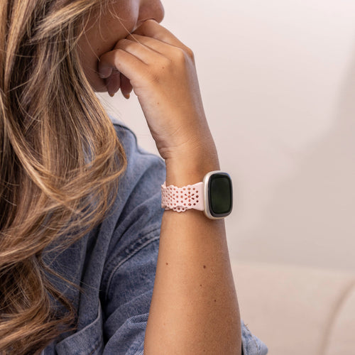 Fitbit Versa 3 Silikonarmband mit Muster (Hellrosa)
