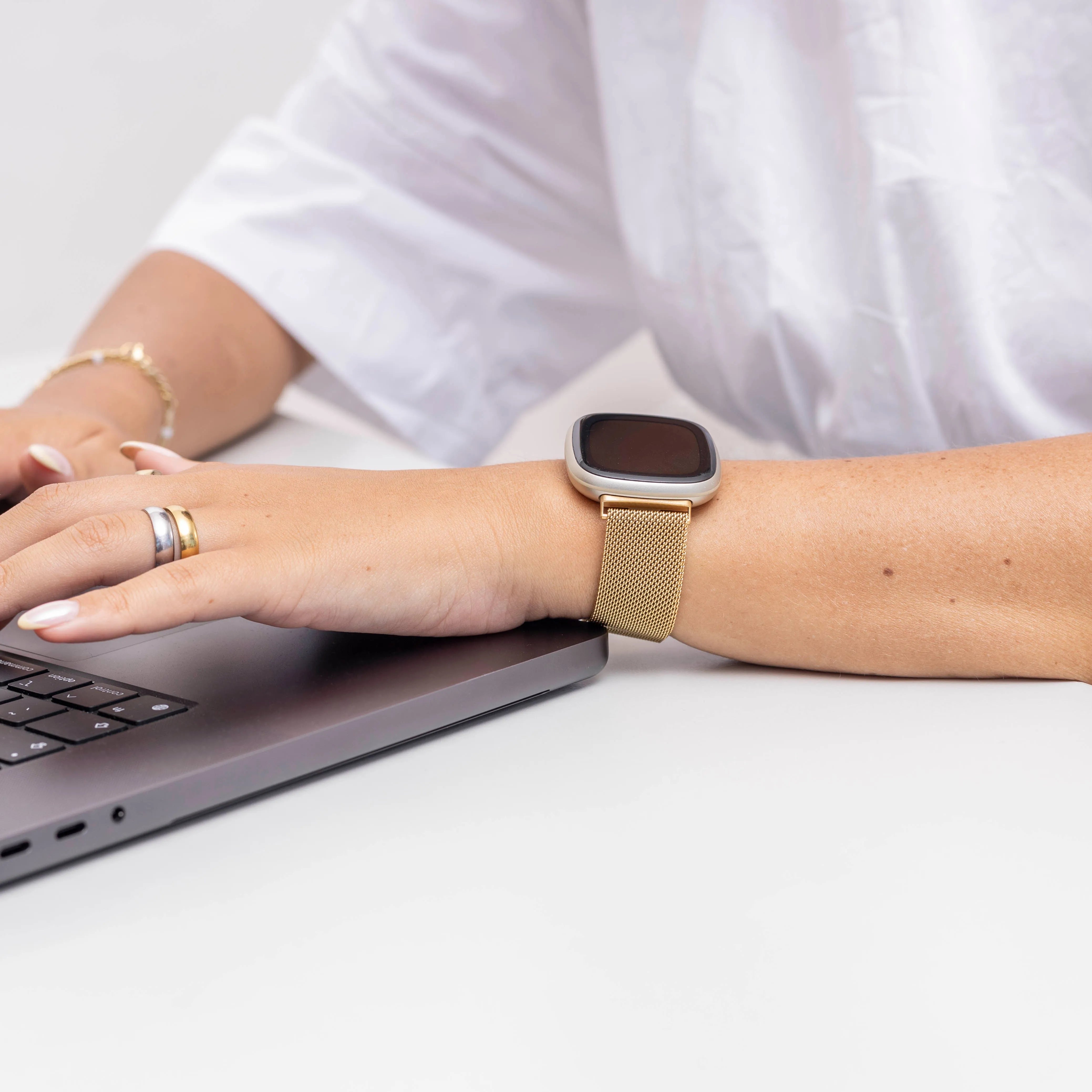 Fitbit Versa 3 Milanese Armband (Gold)