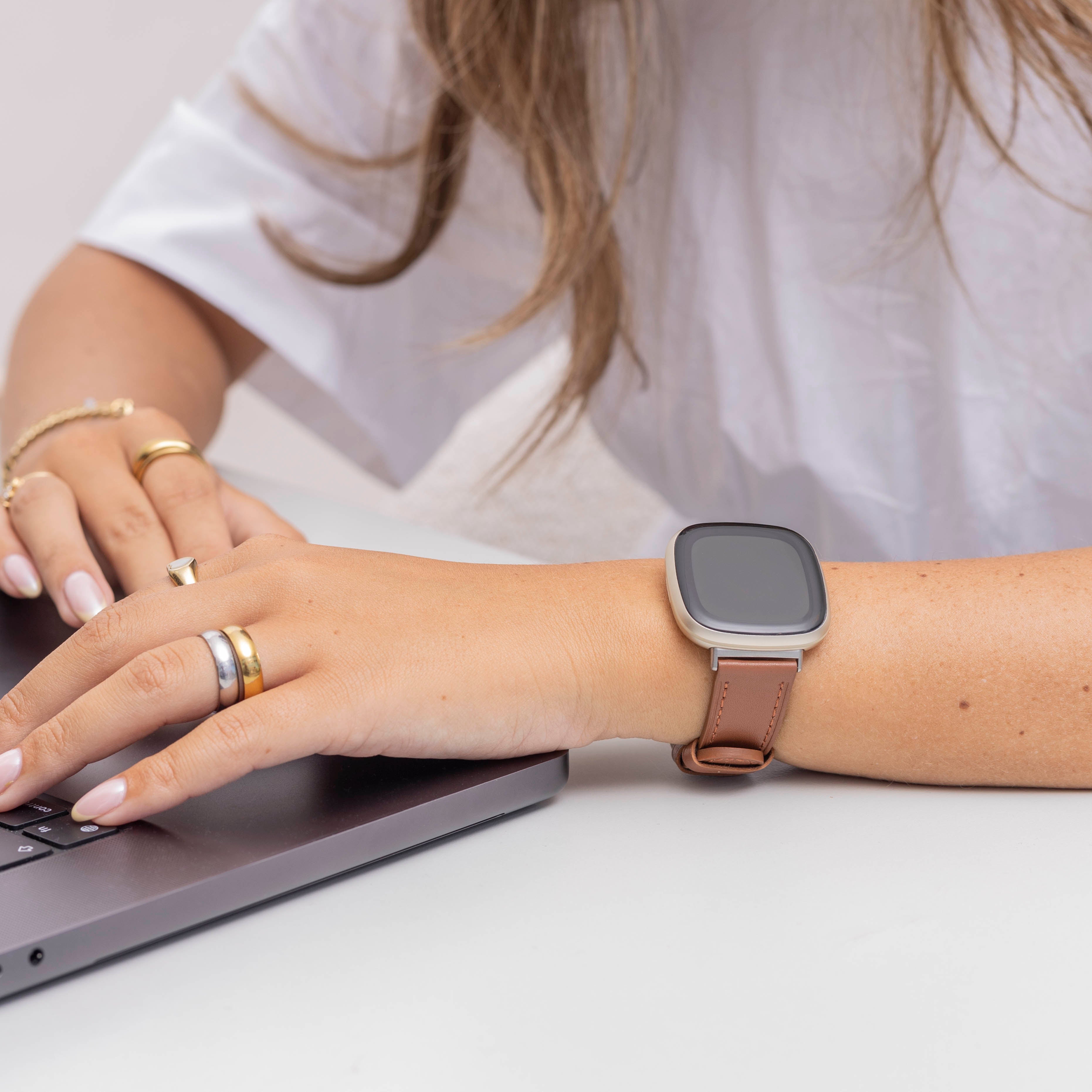 Correa cuero Fitbit Versa 3 (marrón lujoso)