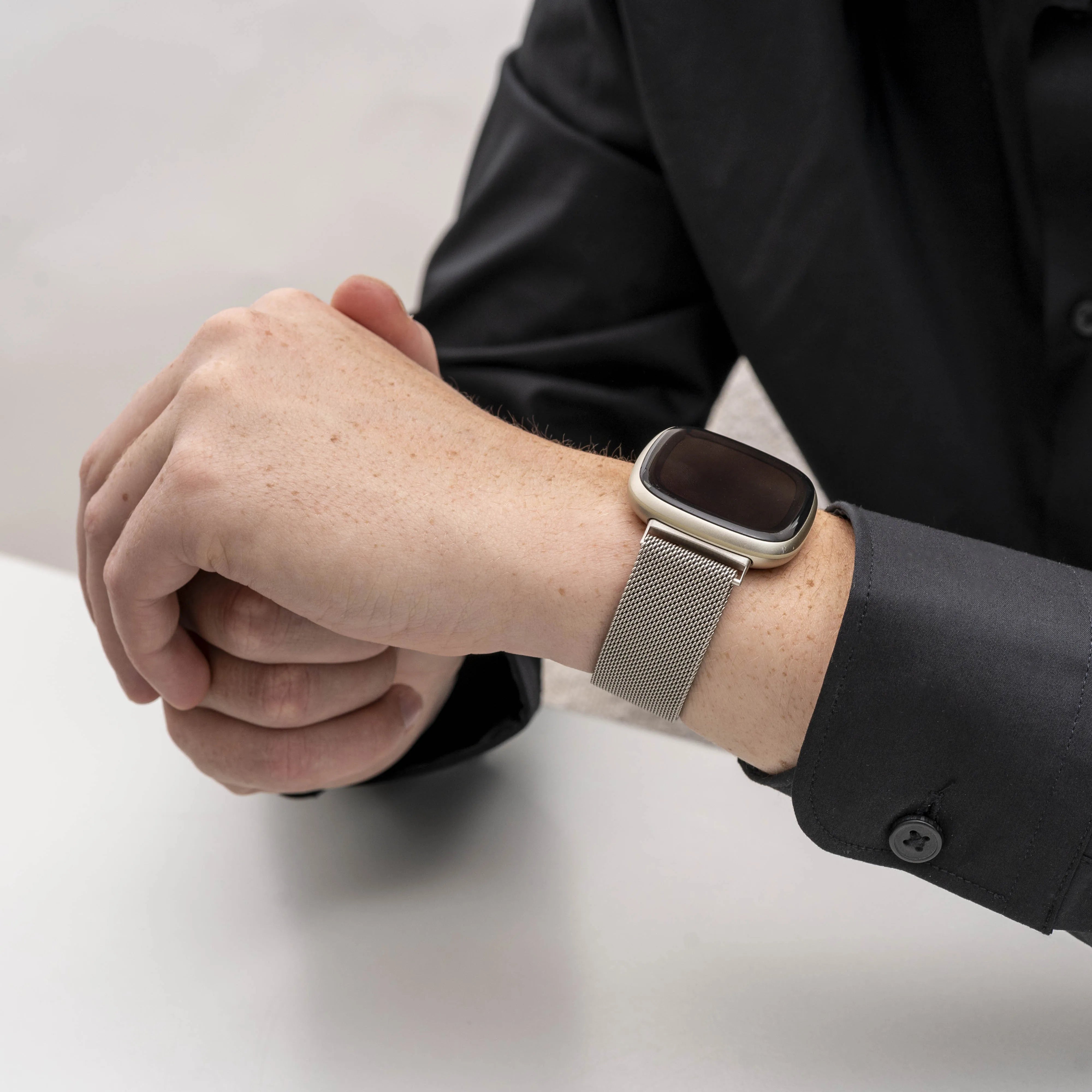 Correa milanesa Fitbit Sense (blanco estrella)