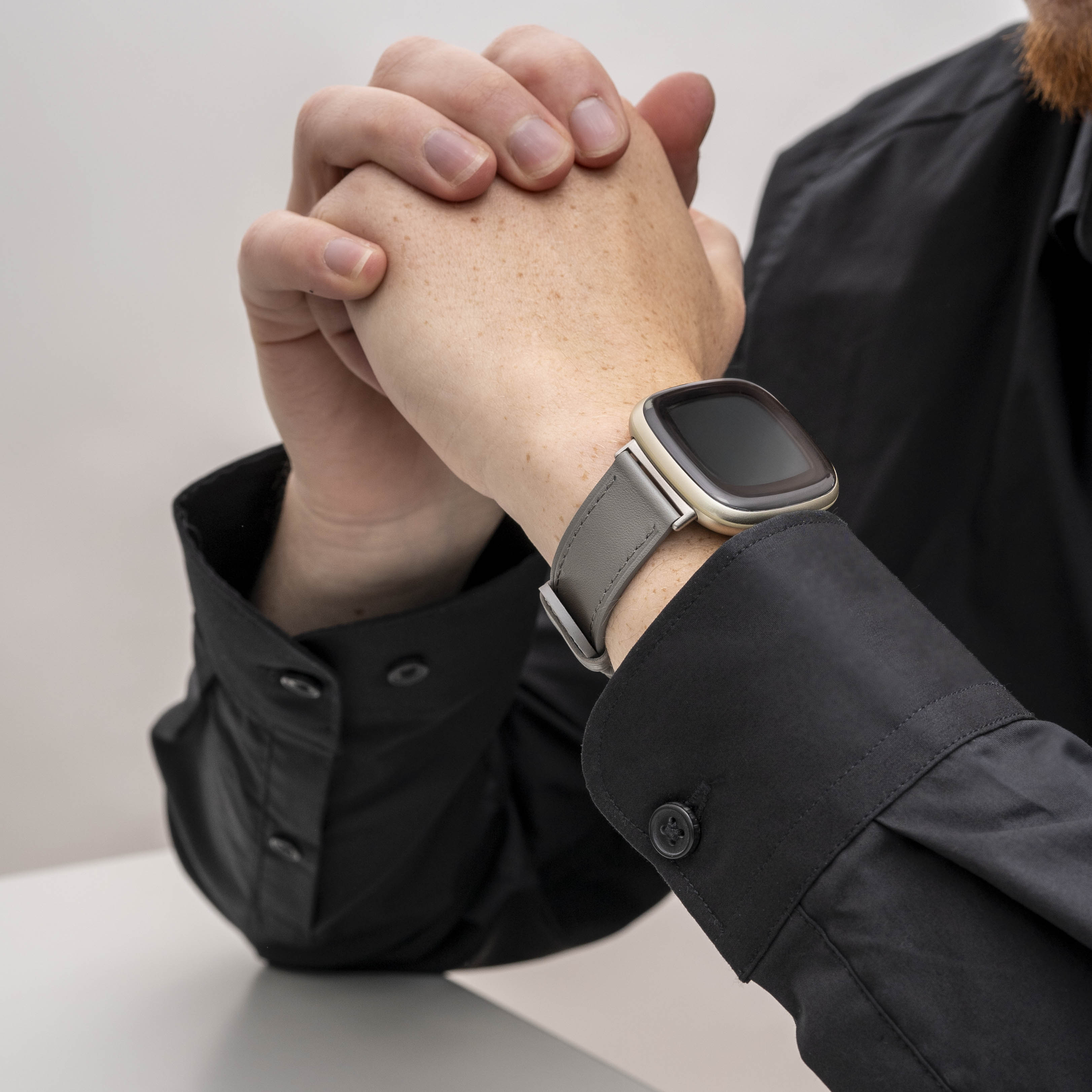 Correa cuero Fitbit Sense (gris)