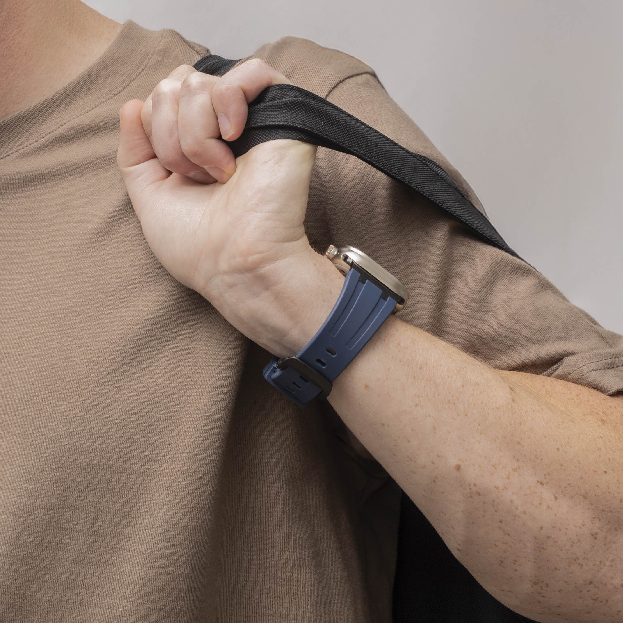 Bandz Apple Watch Silikonarmband 'Luxe Liquid' (Blau mit Schwarz)