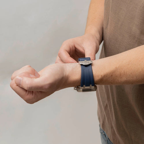 Apple Watch Luxus Liquid Silikonarmband (Blau mit Silber)