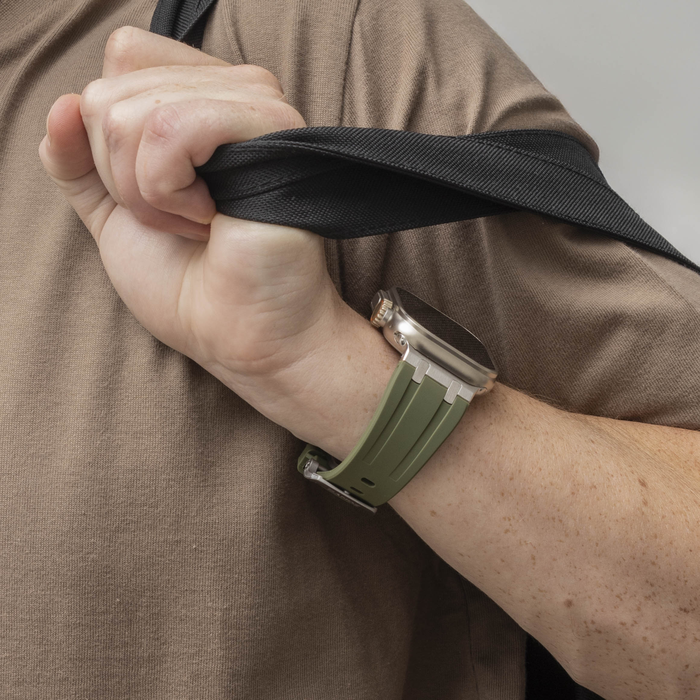 Bandz Apple Watch Silikonarmband 'Luxe Liquid' (Grün mit Titan)