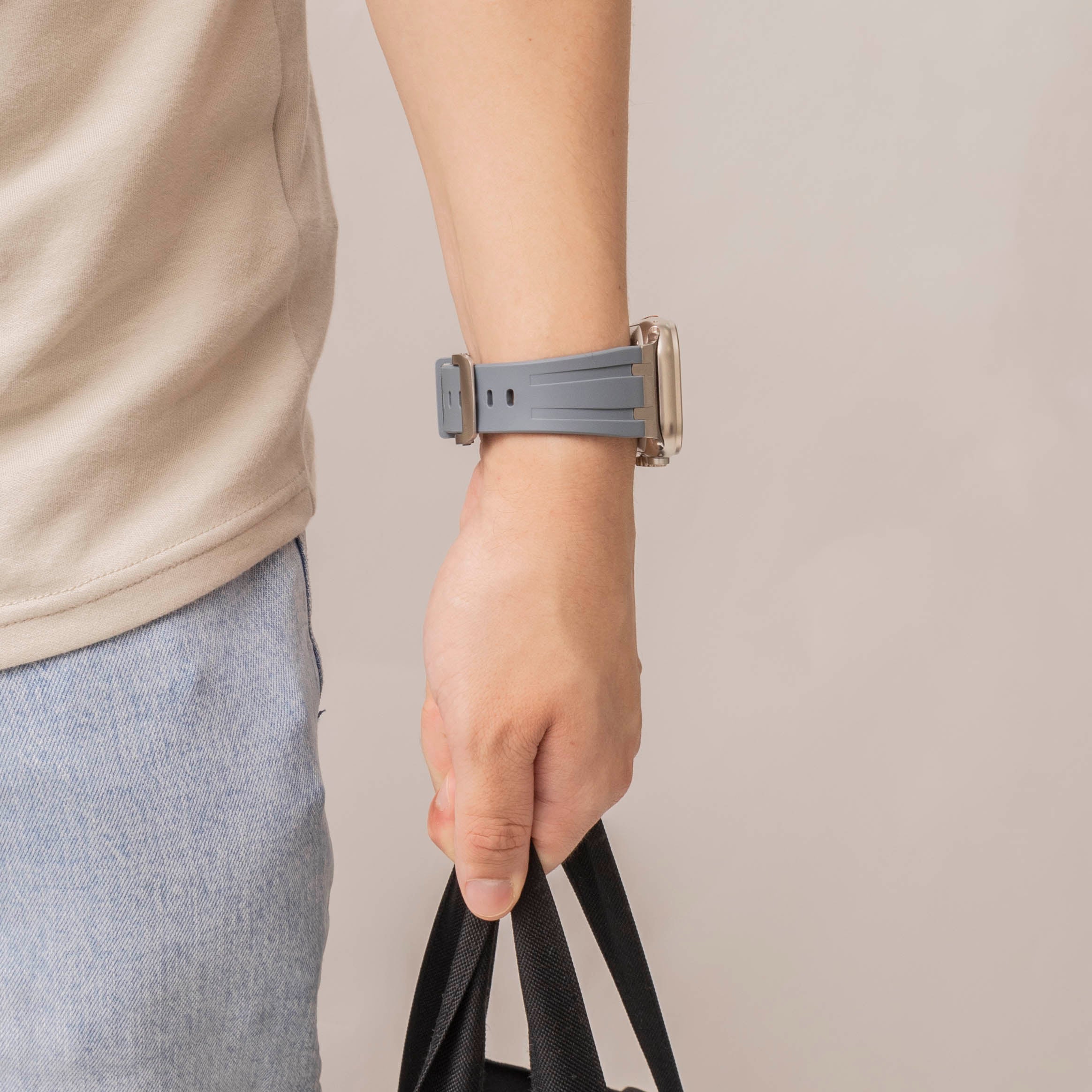 Bandz Apple Watch Silikonarmband 'Luxe Liquid' (Grau mit Silber)