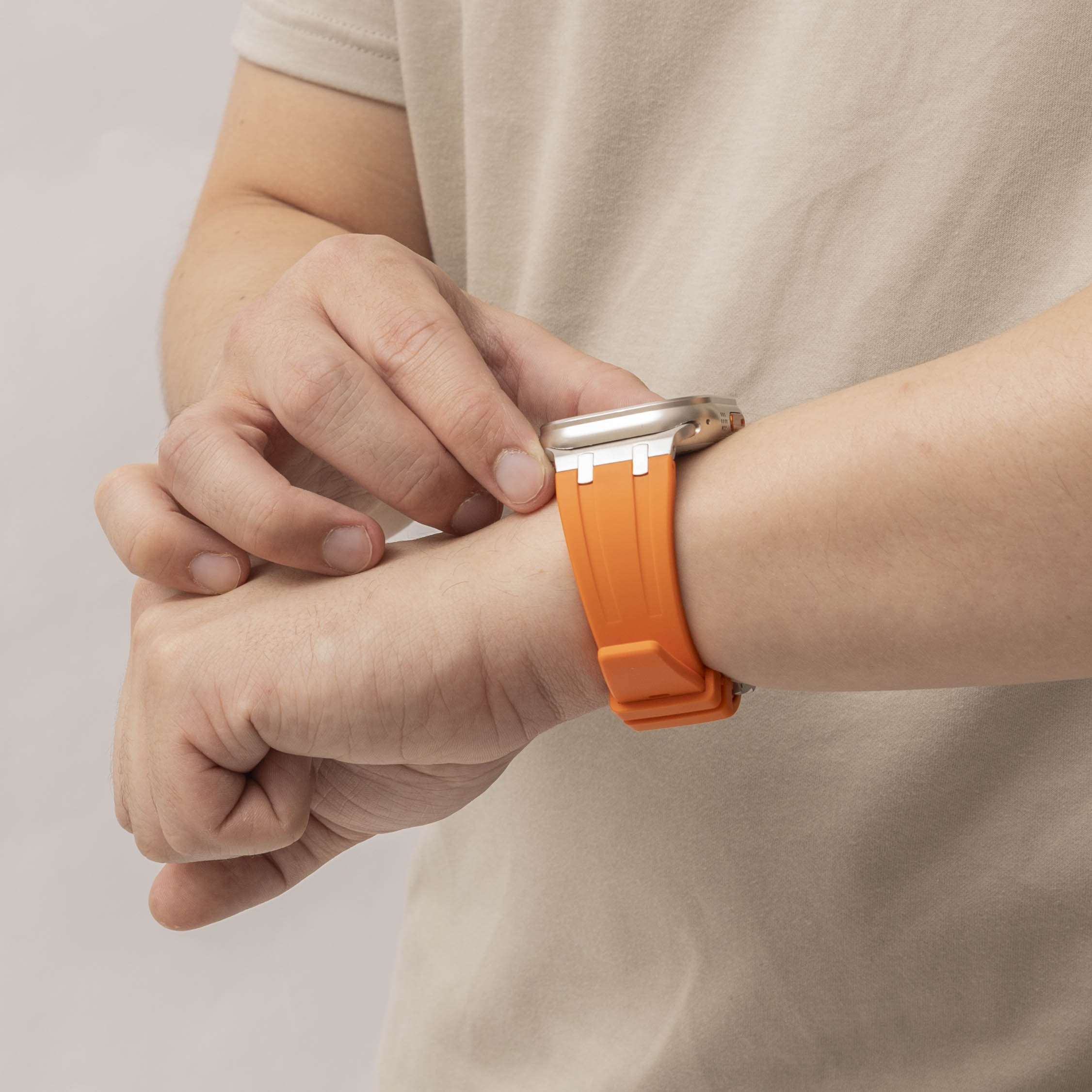 Apple Watch Luxus Liquid Silikonarmband (Orange mit Titan)