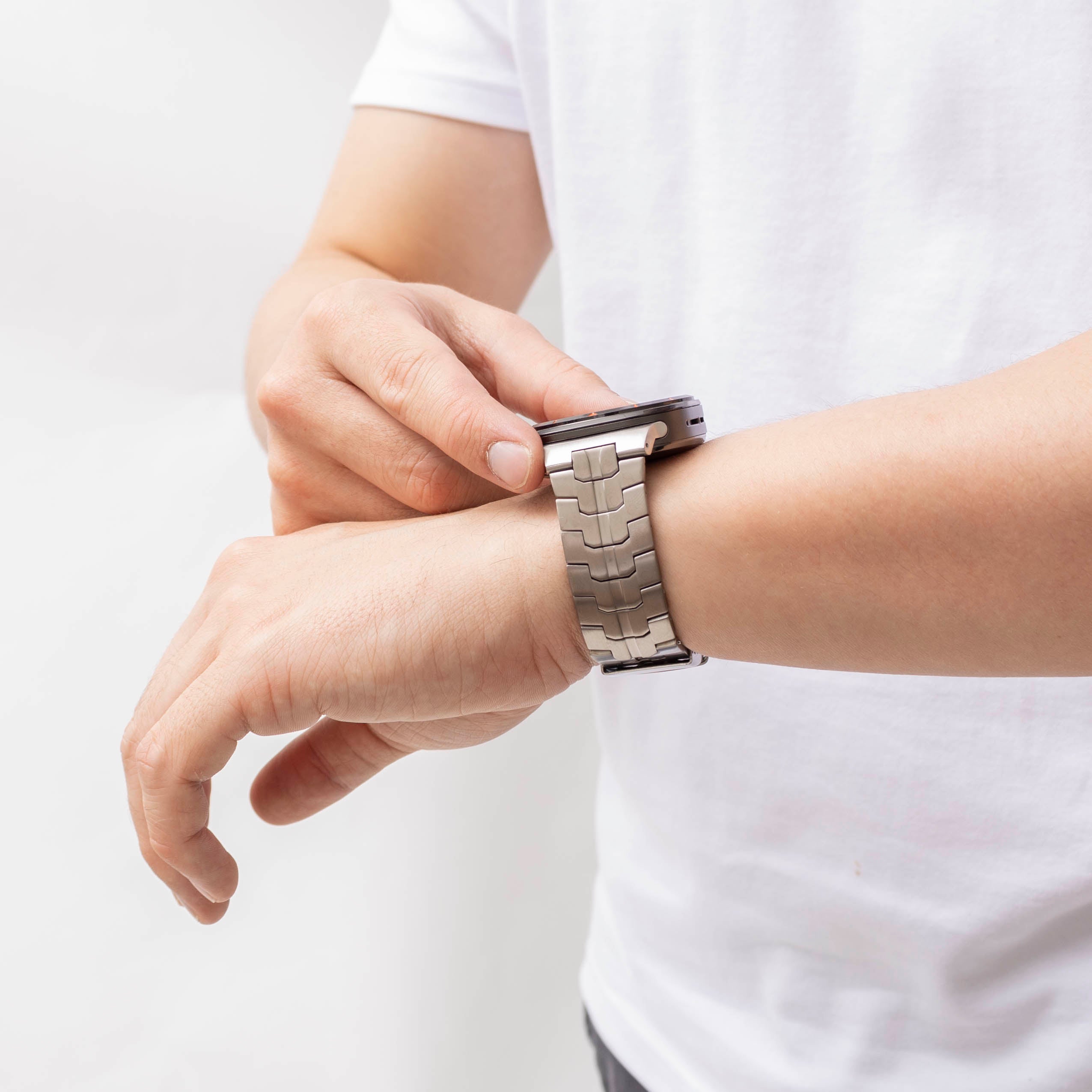 Samsung Galaxy Watch Ultra 'Iron' Titanarmband (Silber)