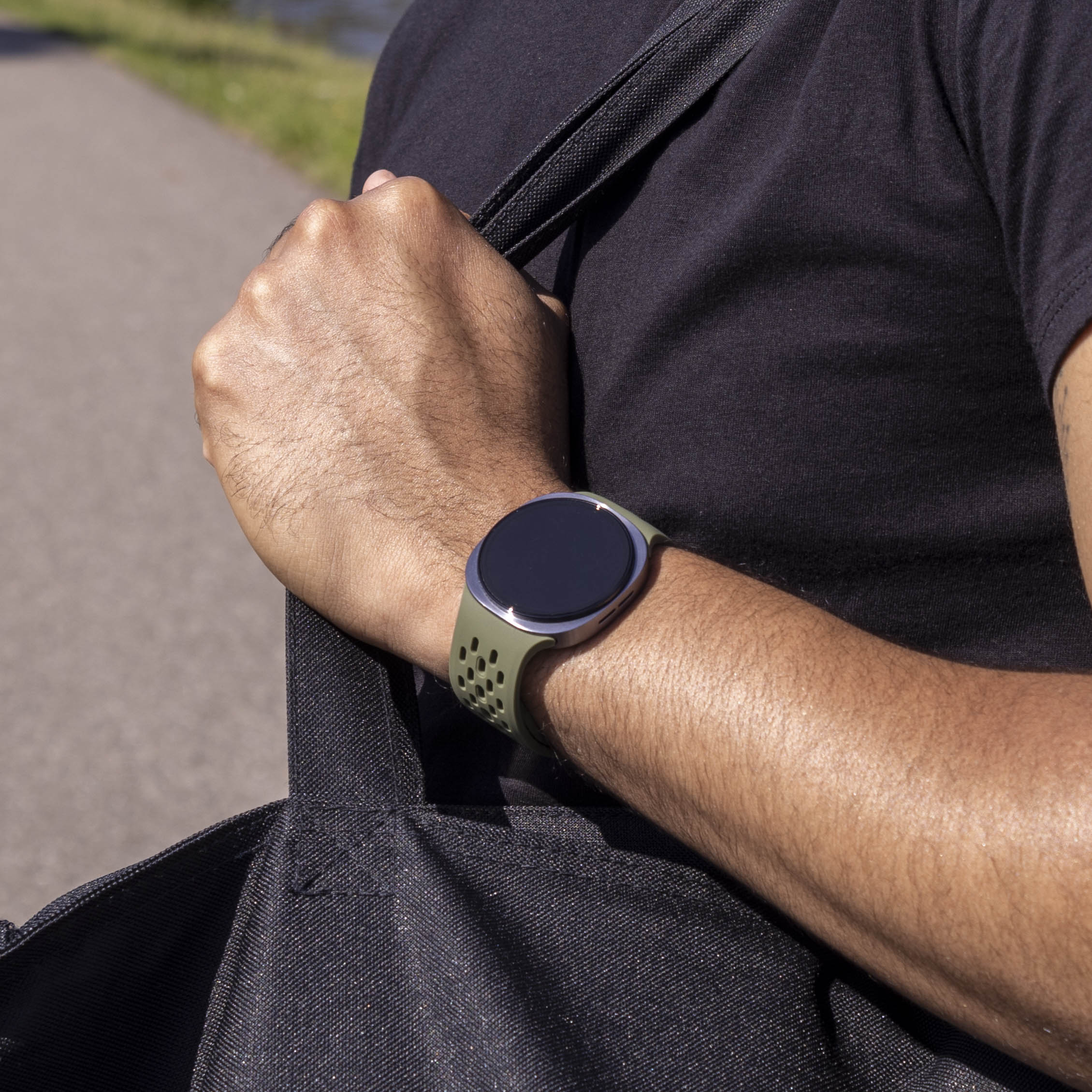 Samsung Galaxy Watch 8 - 44mm Silikonarmband mit Löchern (Olivgrün)