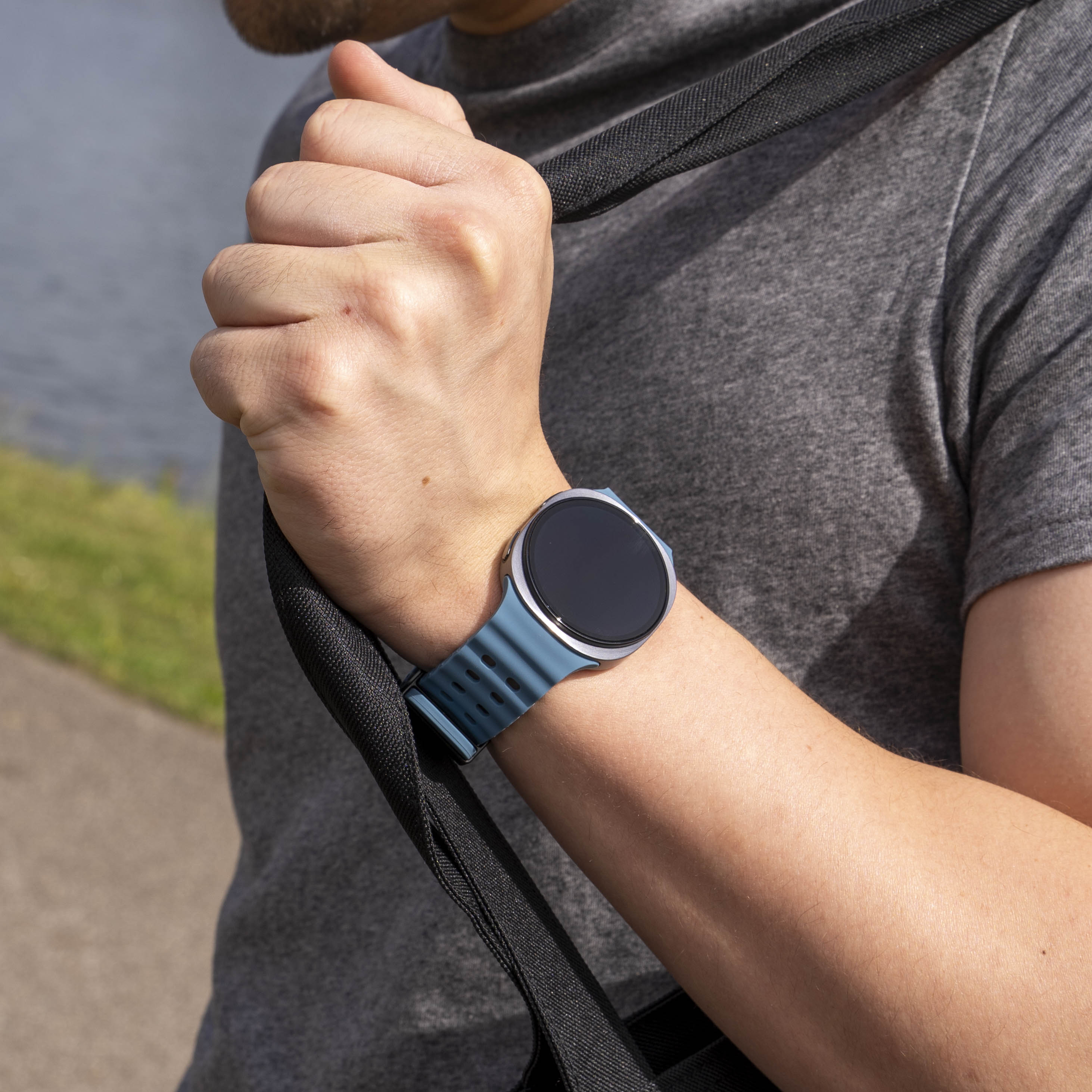Samsung Galaxy Watch 8 Classic Ocean Armband (Matt Blau)