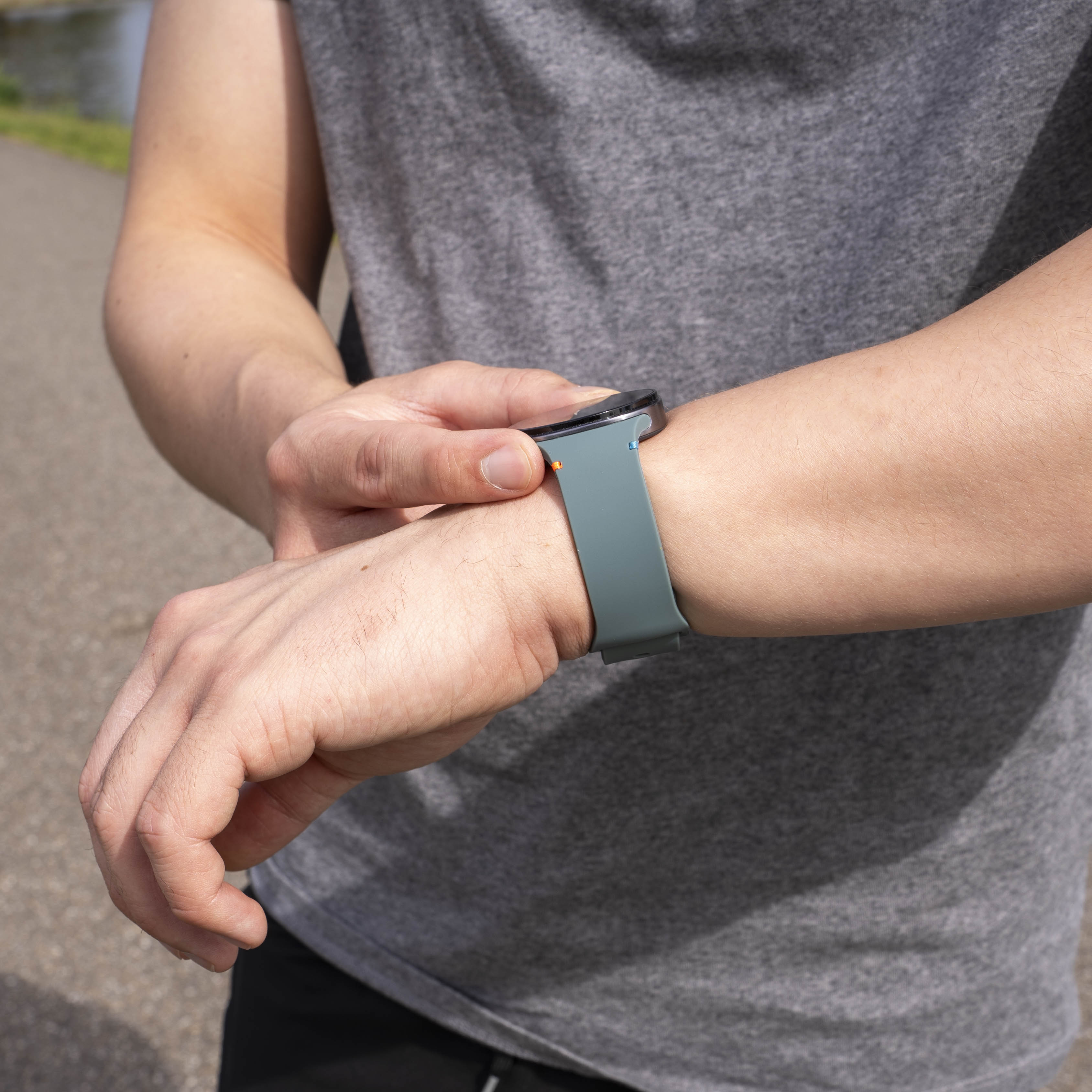 Samsung Galaxy Watch 8 - 40 mm Silikonarmband (Tannengrün)