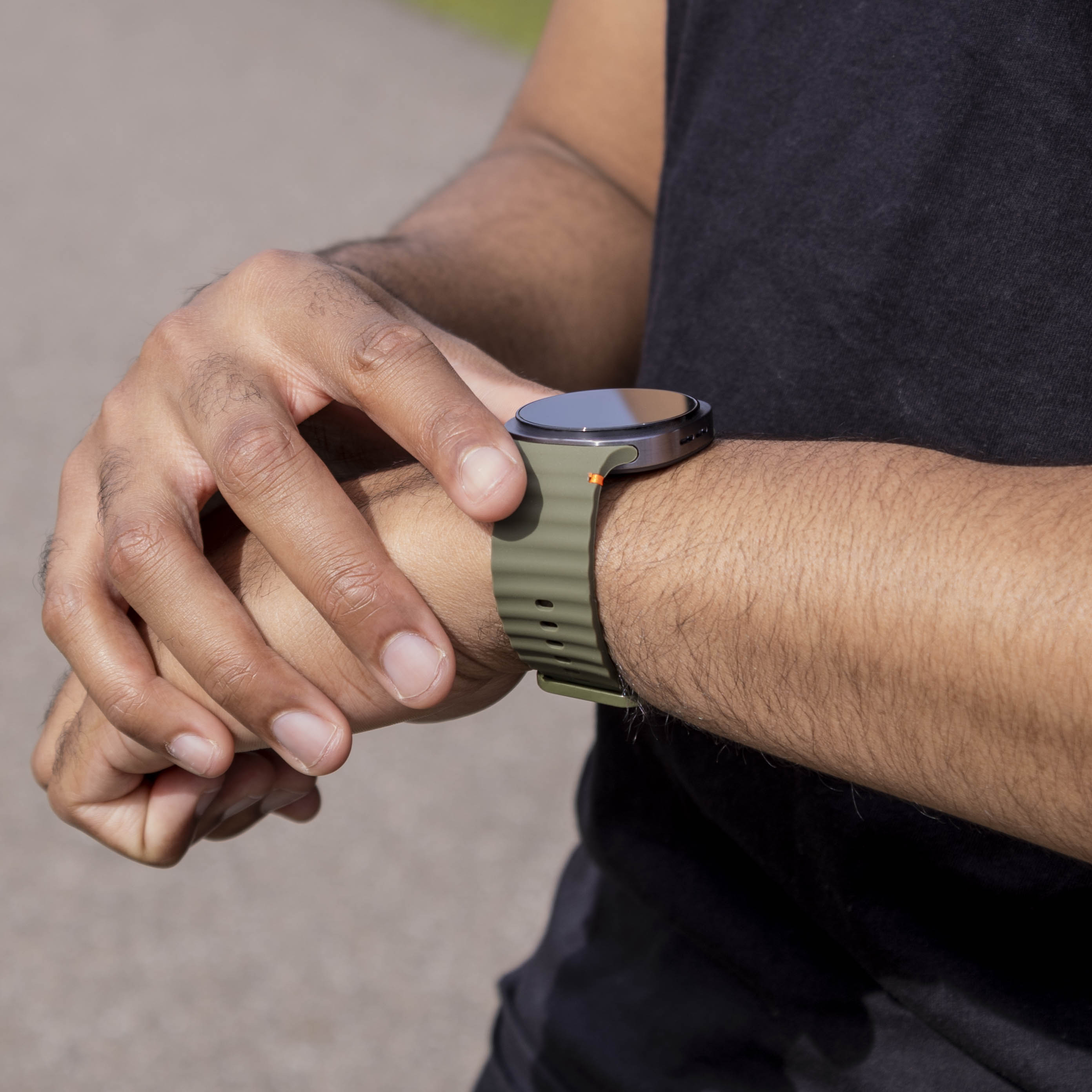 Samsung Galaxy Watch 8 - 44mm Wave Silikon Armband (Olivgrün)