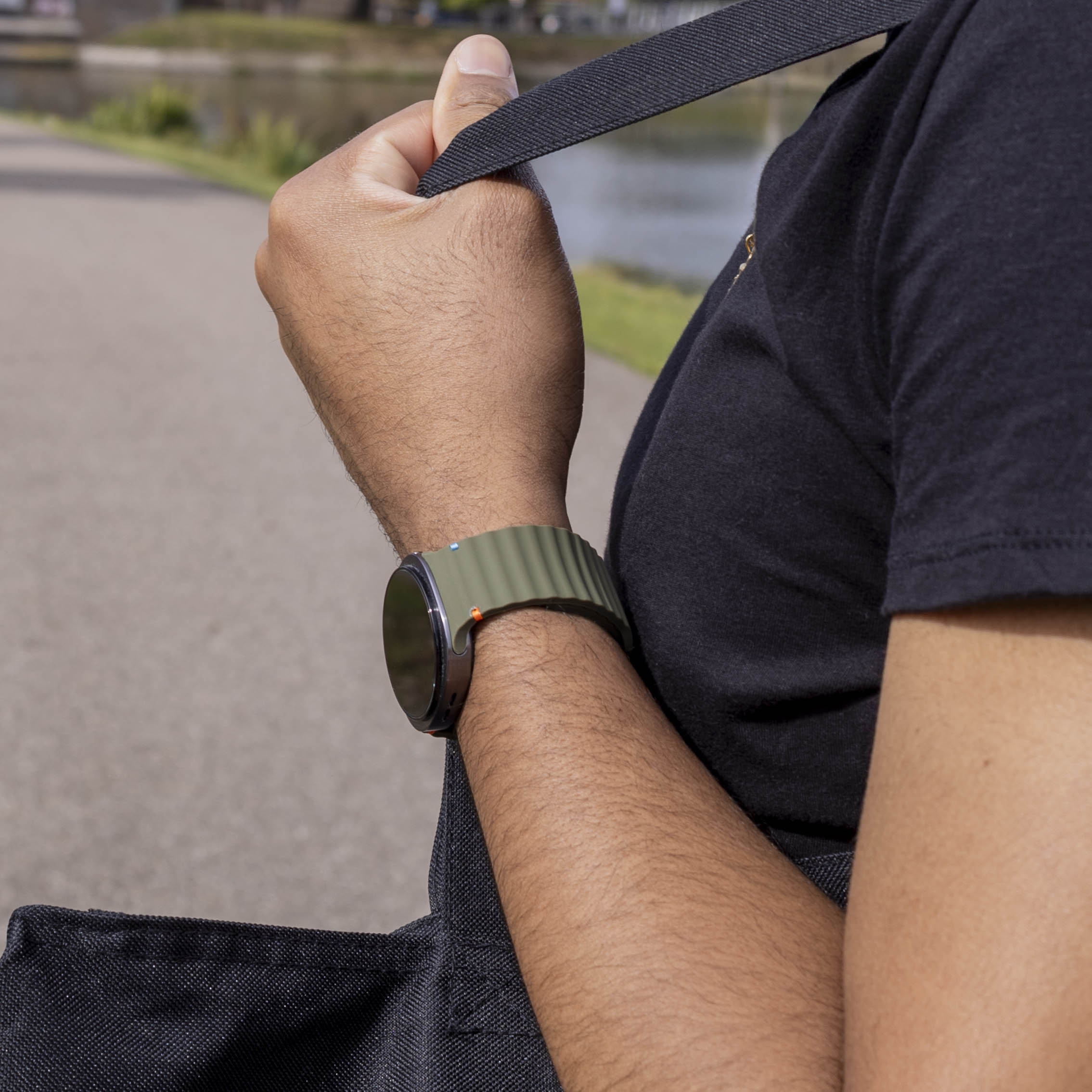 Samsung Galaxy Watch 8 - 44mm Wave Silikon Armband (Olivgrün)