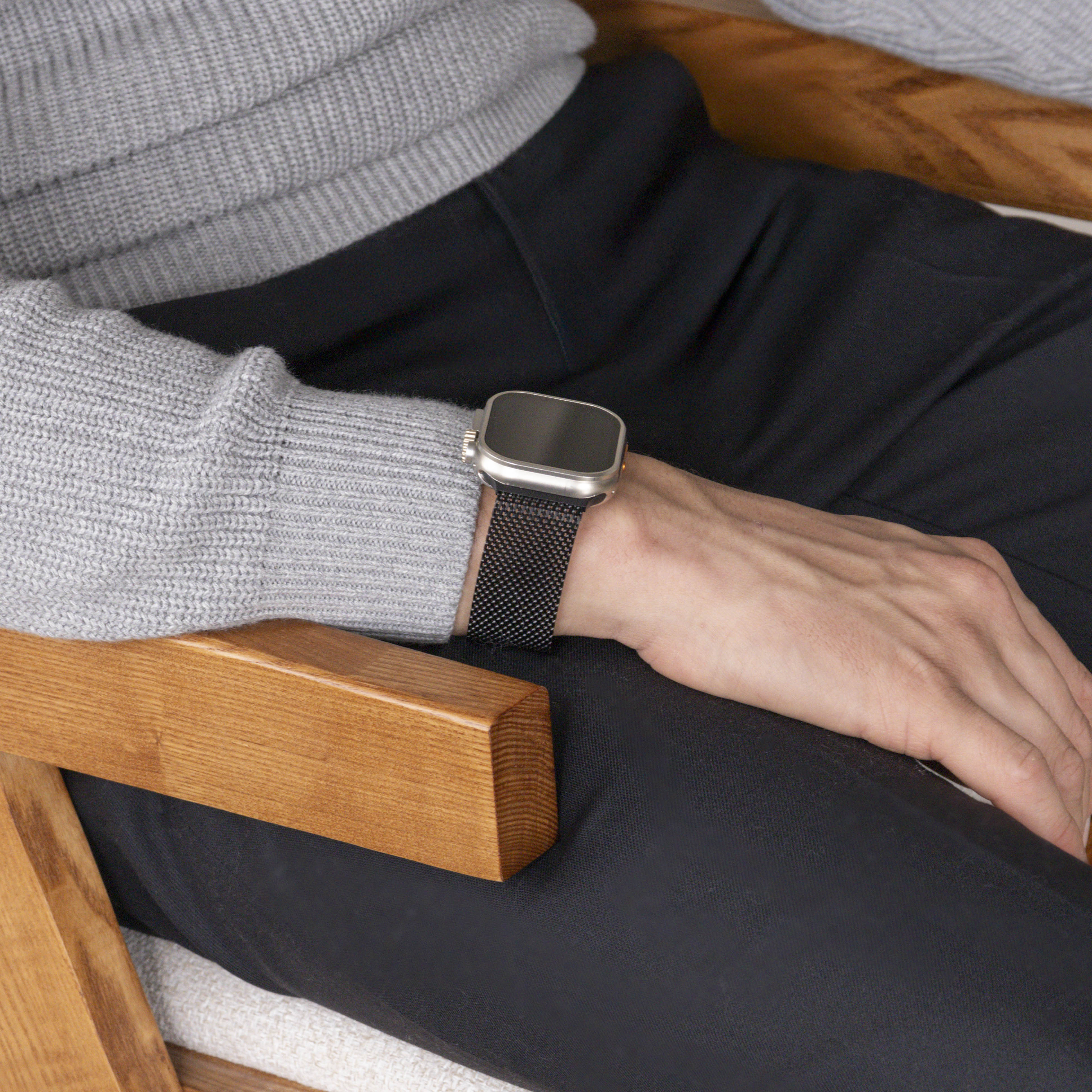 Apple Watch Modern Milanese Strap (Black)