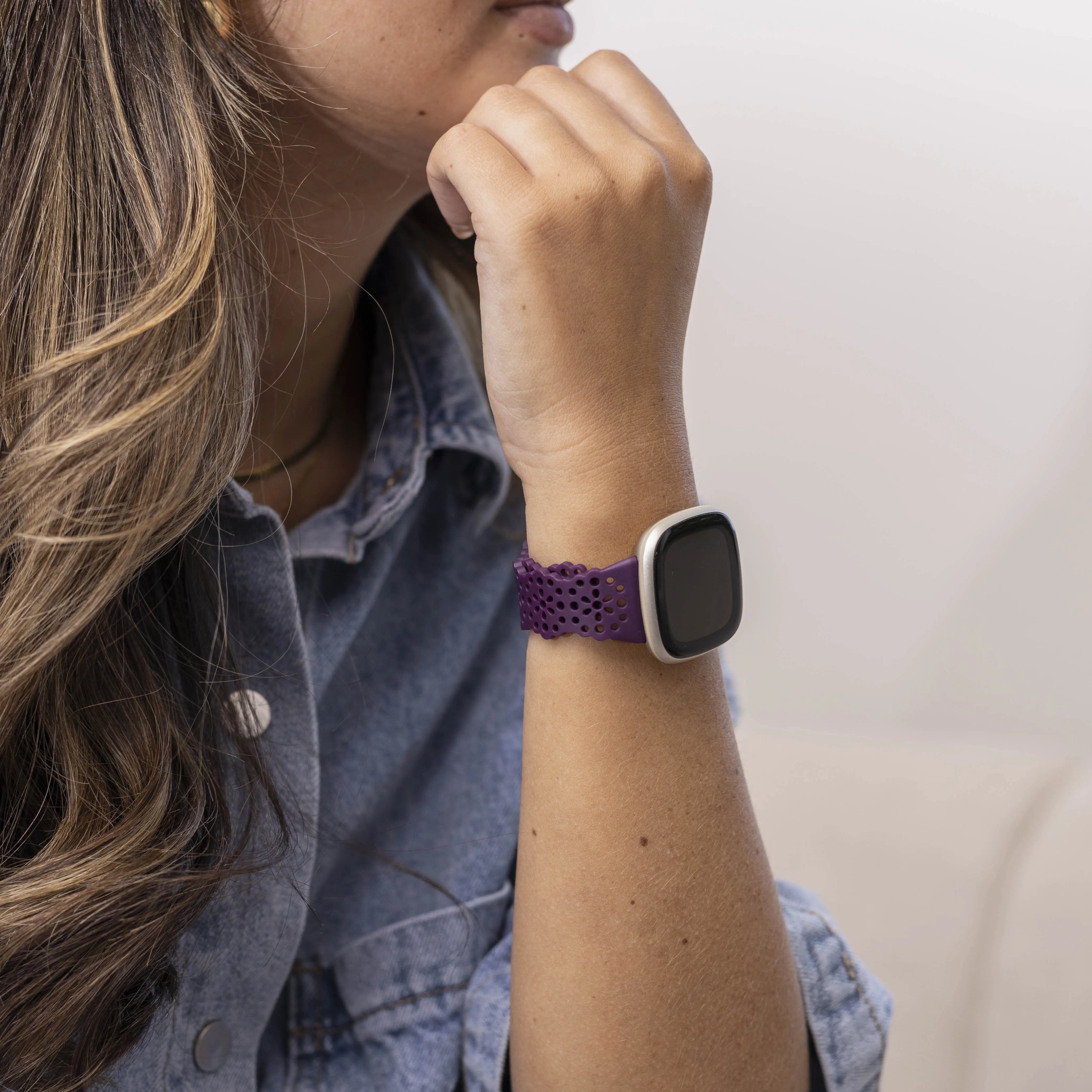 Bracelet silicone avec motif Fitbit Sense (violet)
