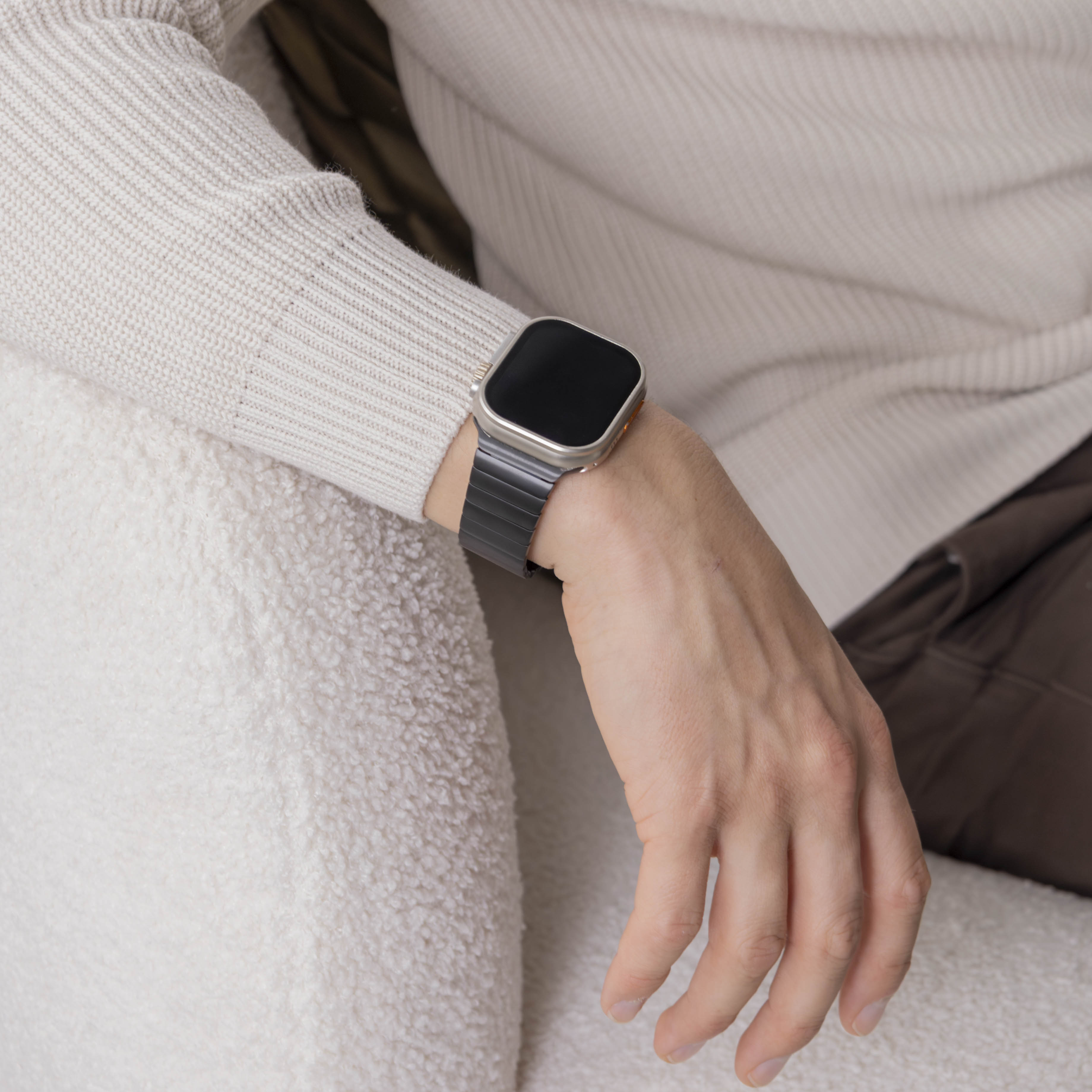 Apple Watch Ultra Luxurious Steel Strap (Black)