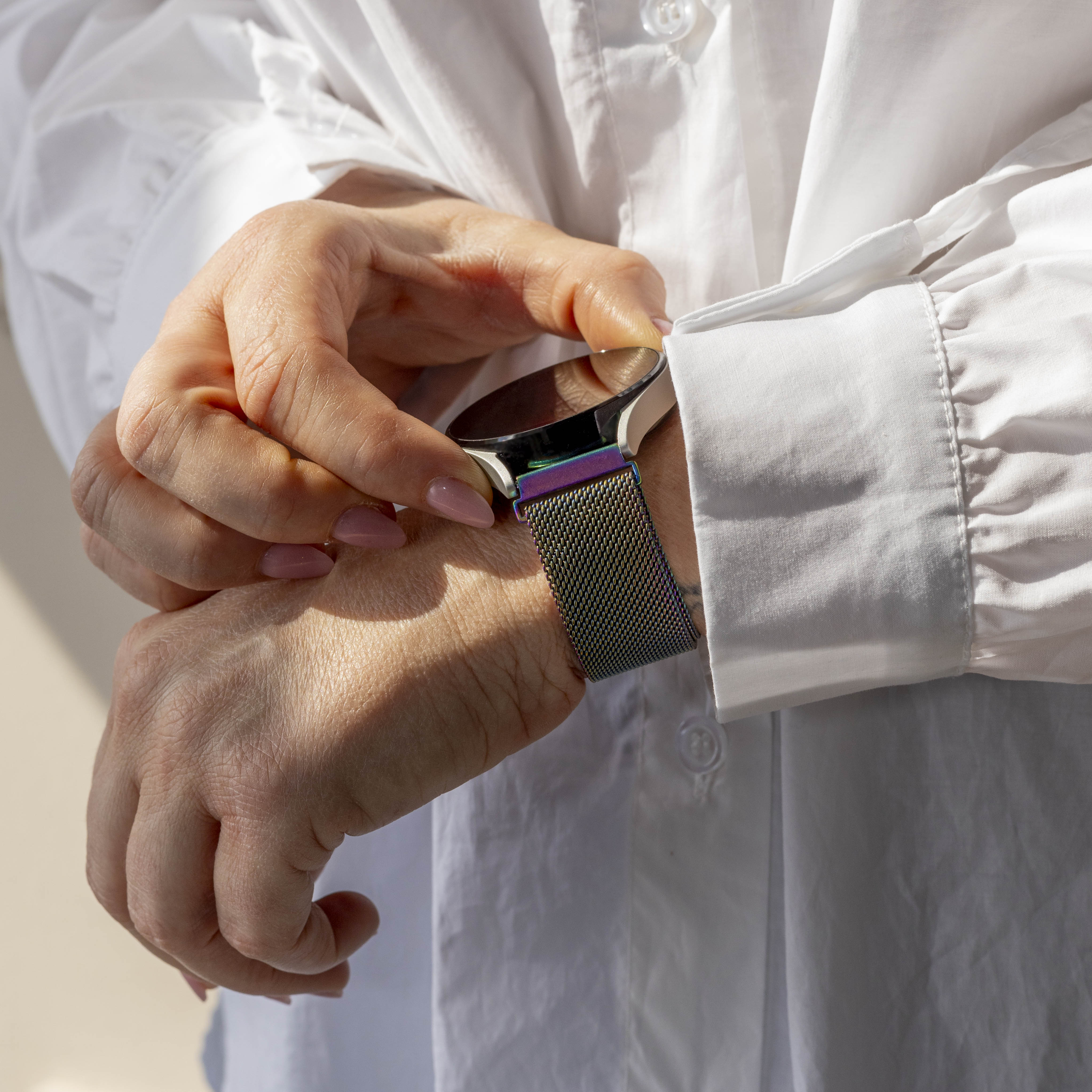 Samsung Galaxy Watch 4 44mm Milanese Strap (Pearlescent)