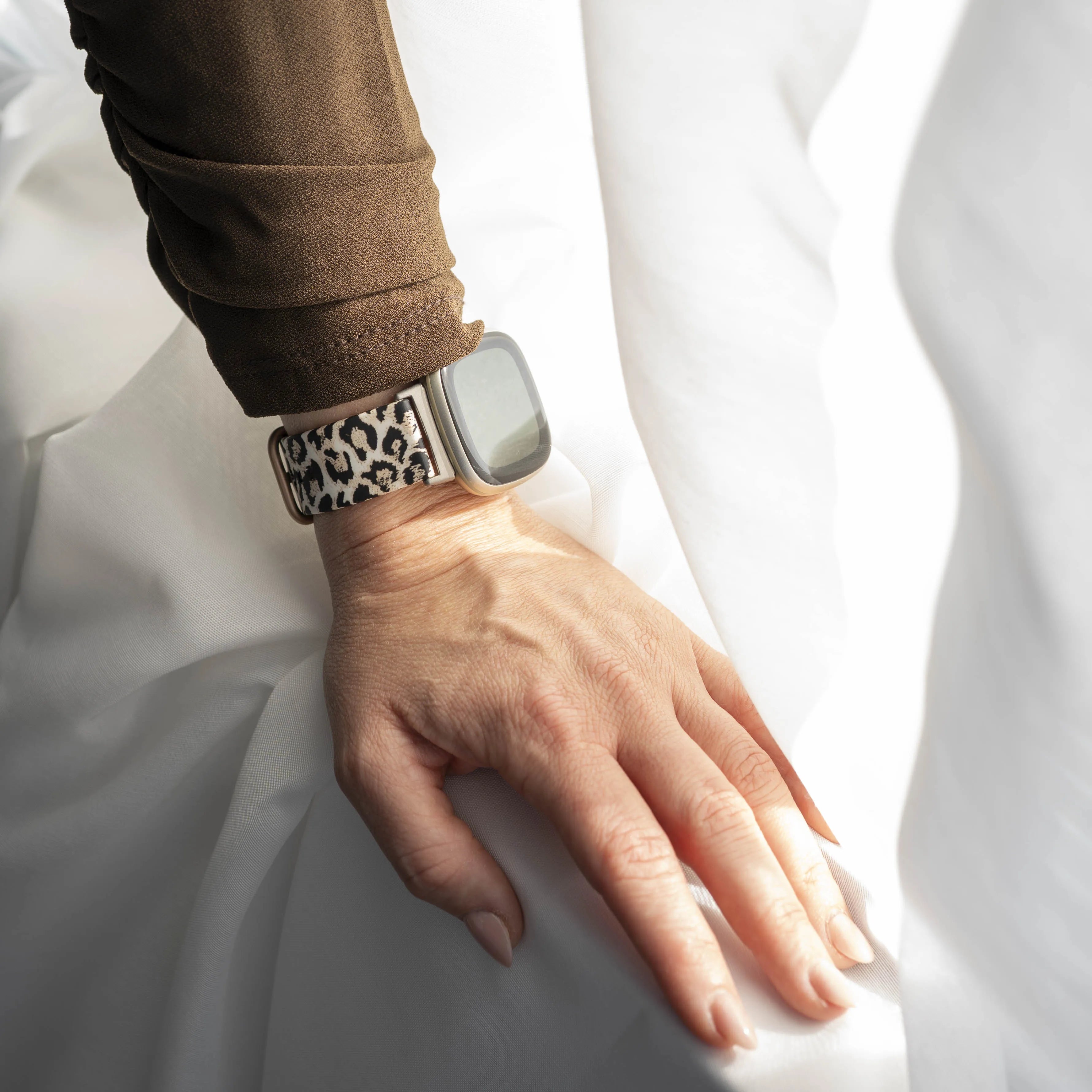 Lucky Leopard Fitbit Sense Armband